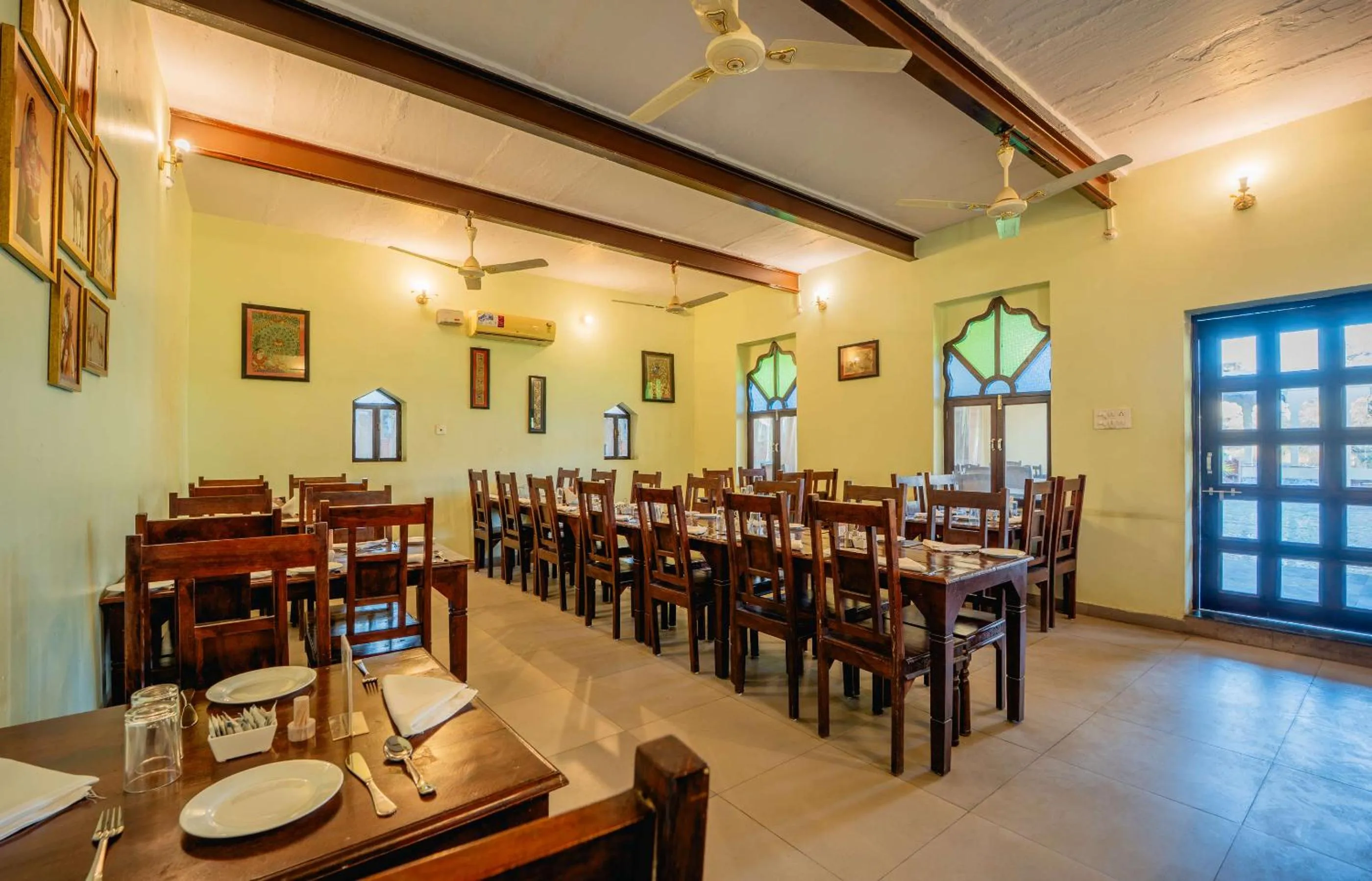 Restaurant/places to eat in Hotel Shahi Palace Mandawa