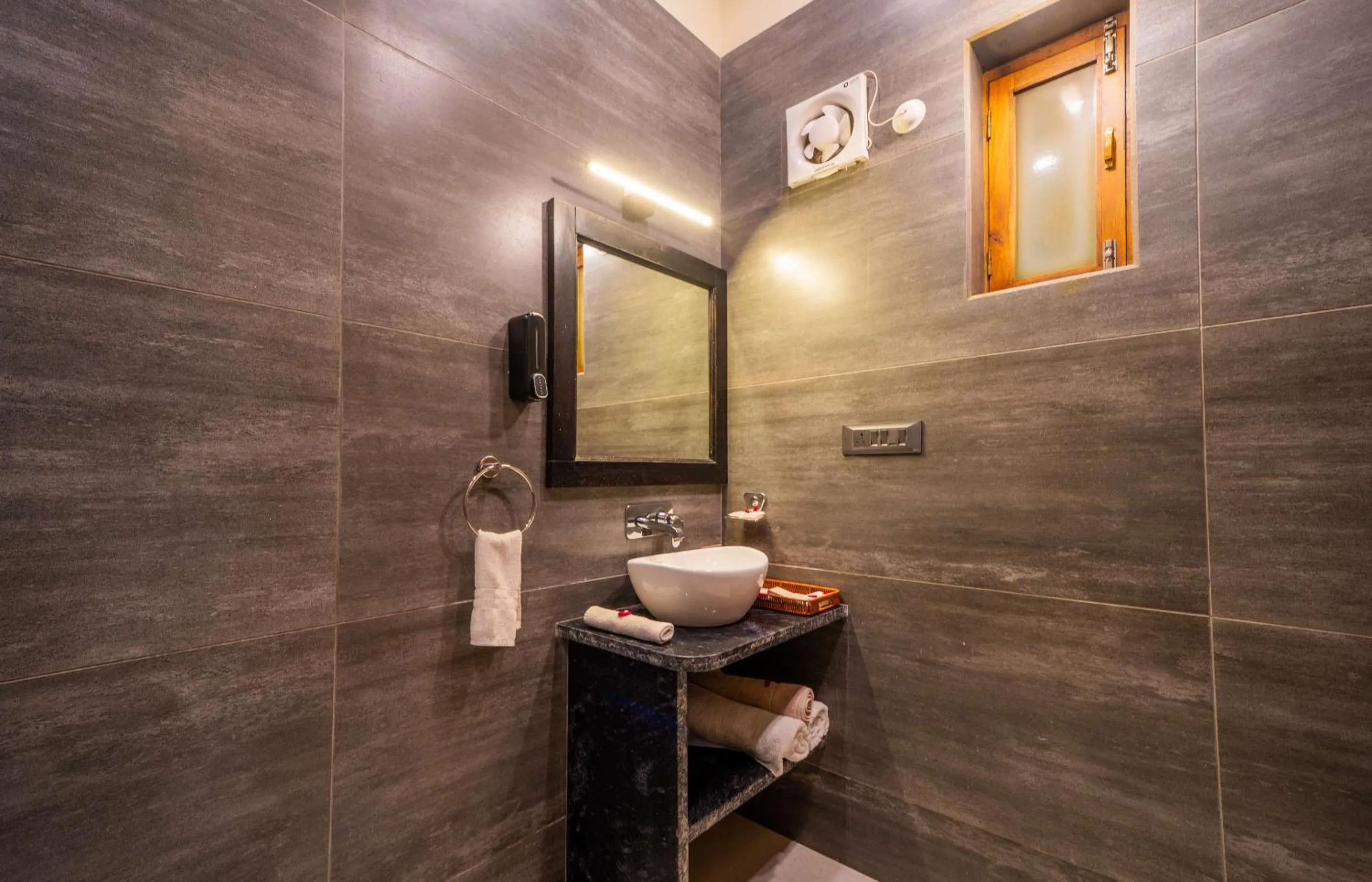 Bathroom in Hotel Shahi Palace Mandawa