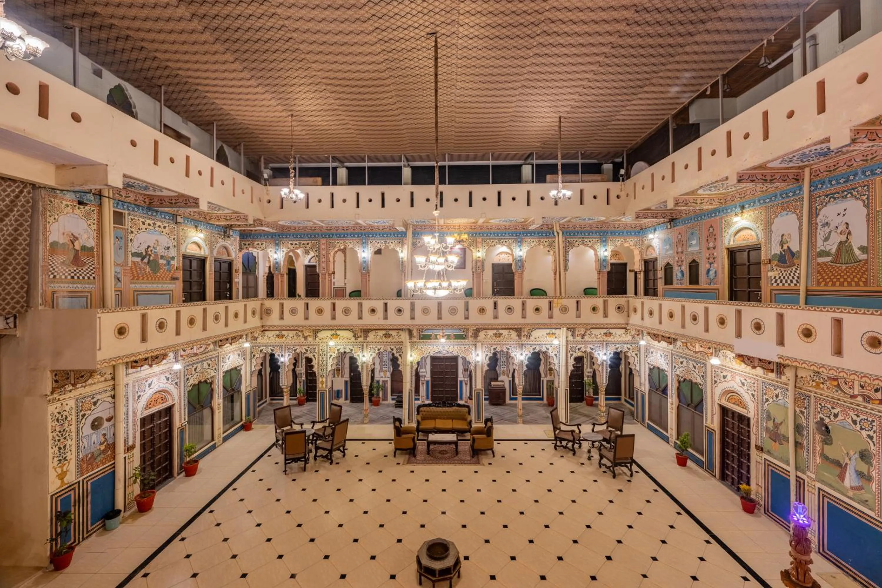 Inner courtyard view in Hotel Shahi Palace Mandawa