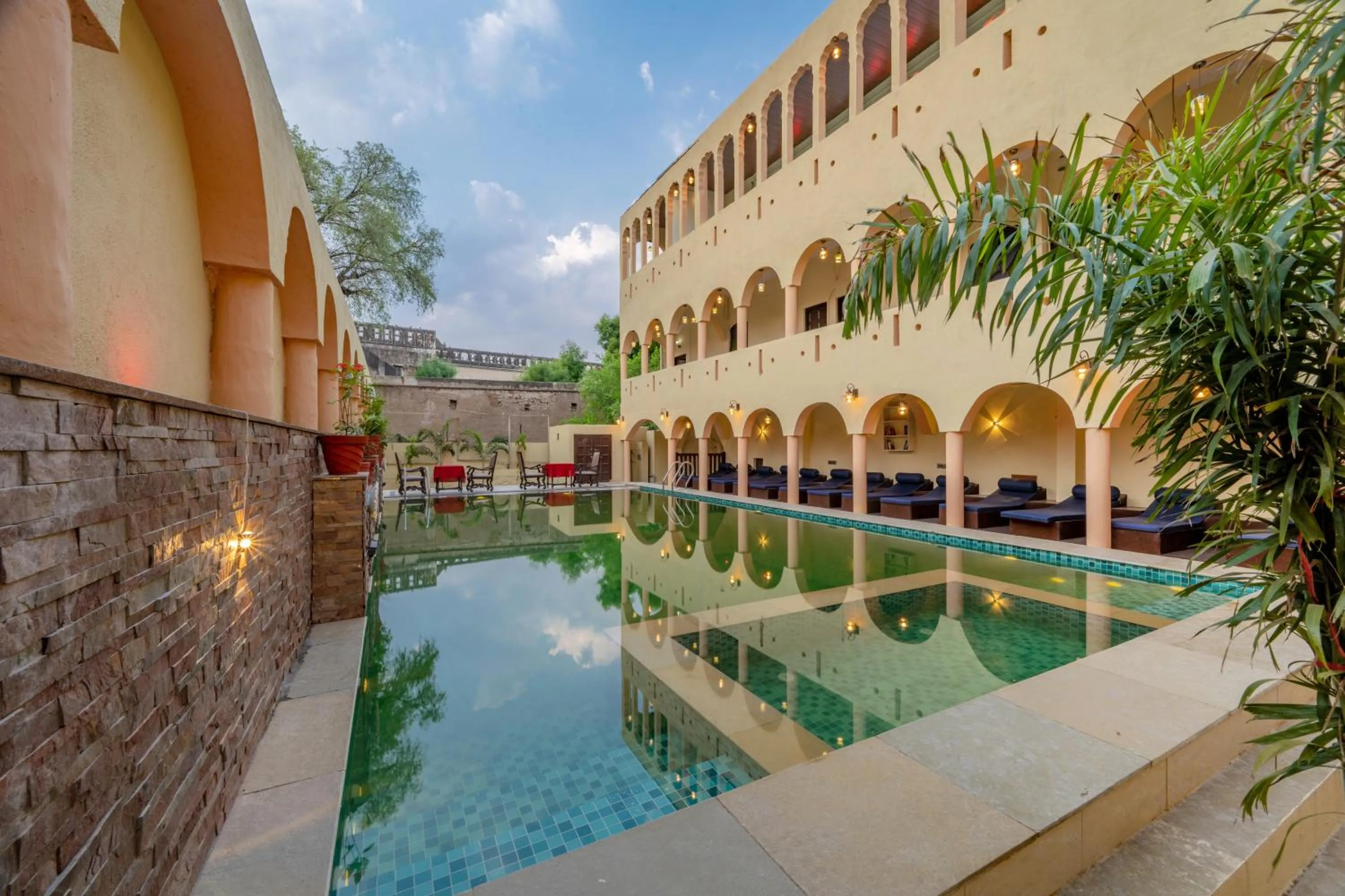 Swimming pool in Hotel Shahi Palace Mandawa