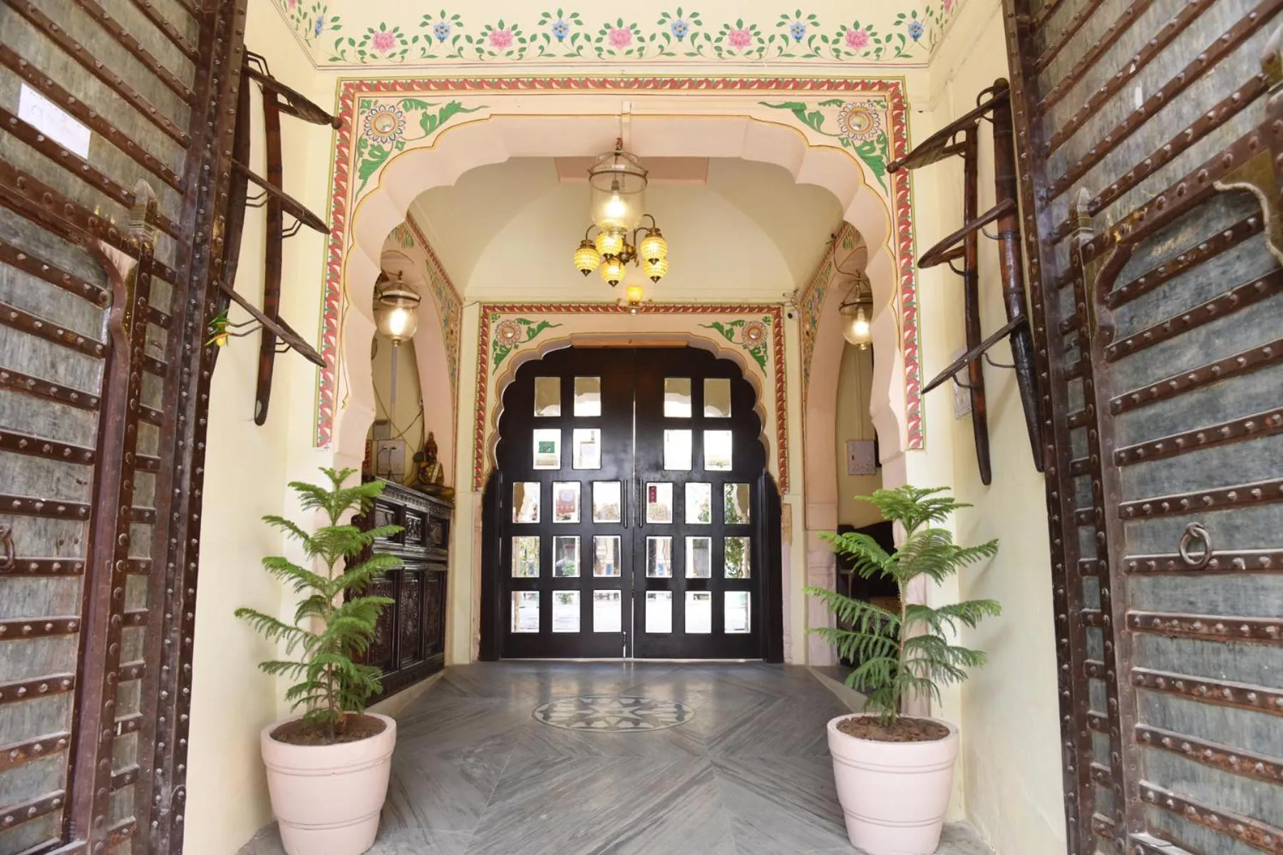 Facade/entrance in Hotel Shahi Palace Mandawa