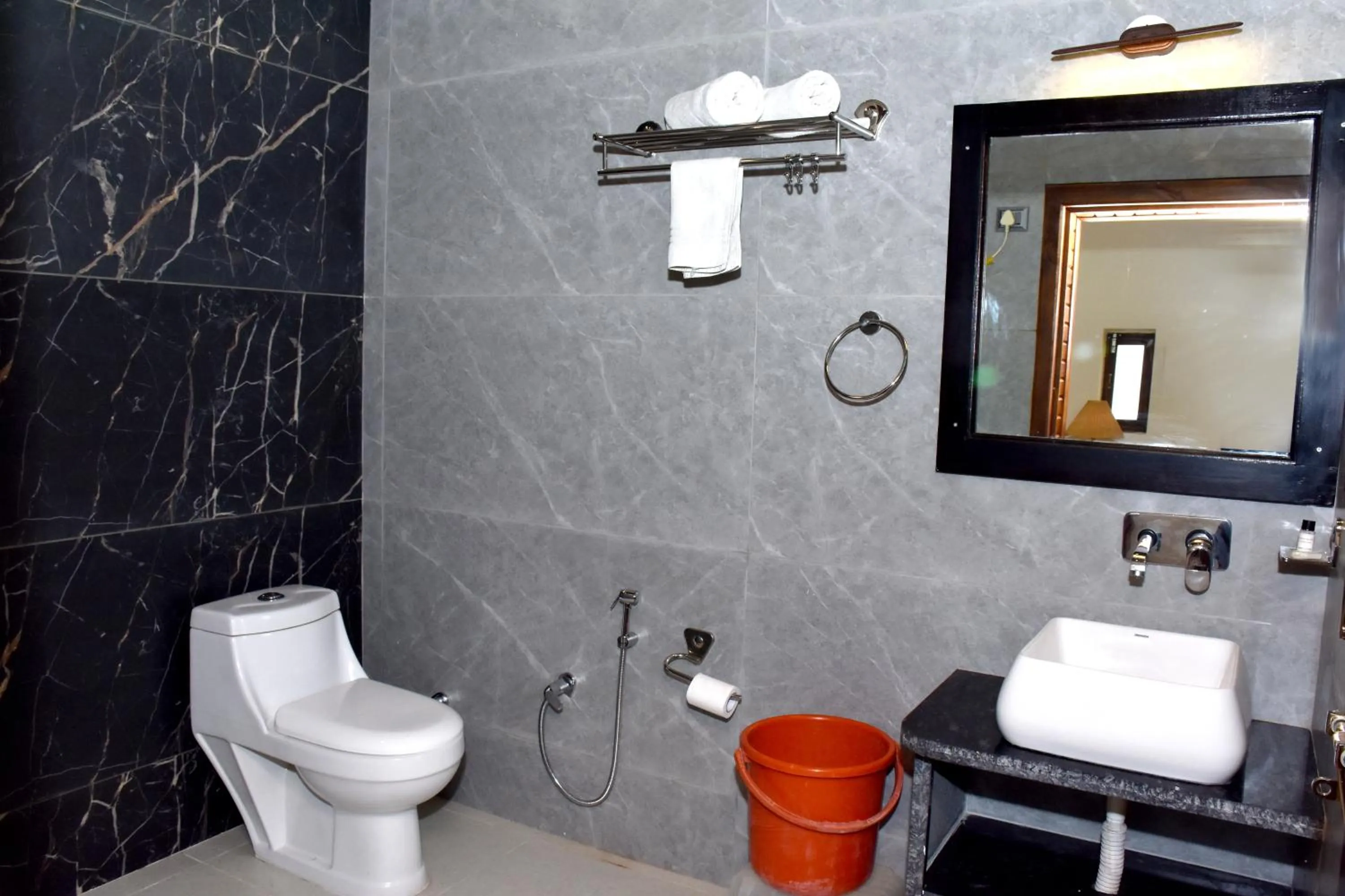 Bathroom in Hotel Shahi Palace Mandawa