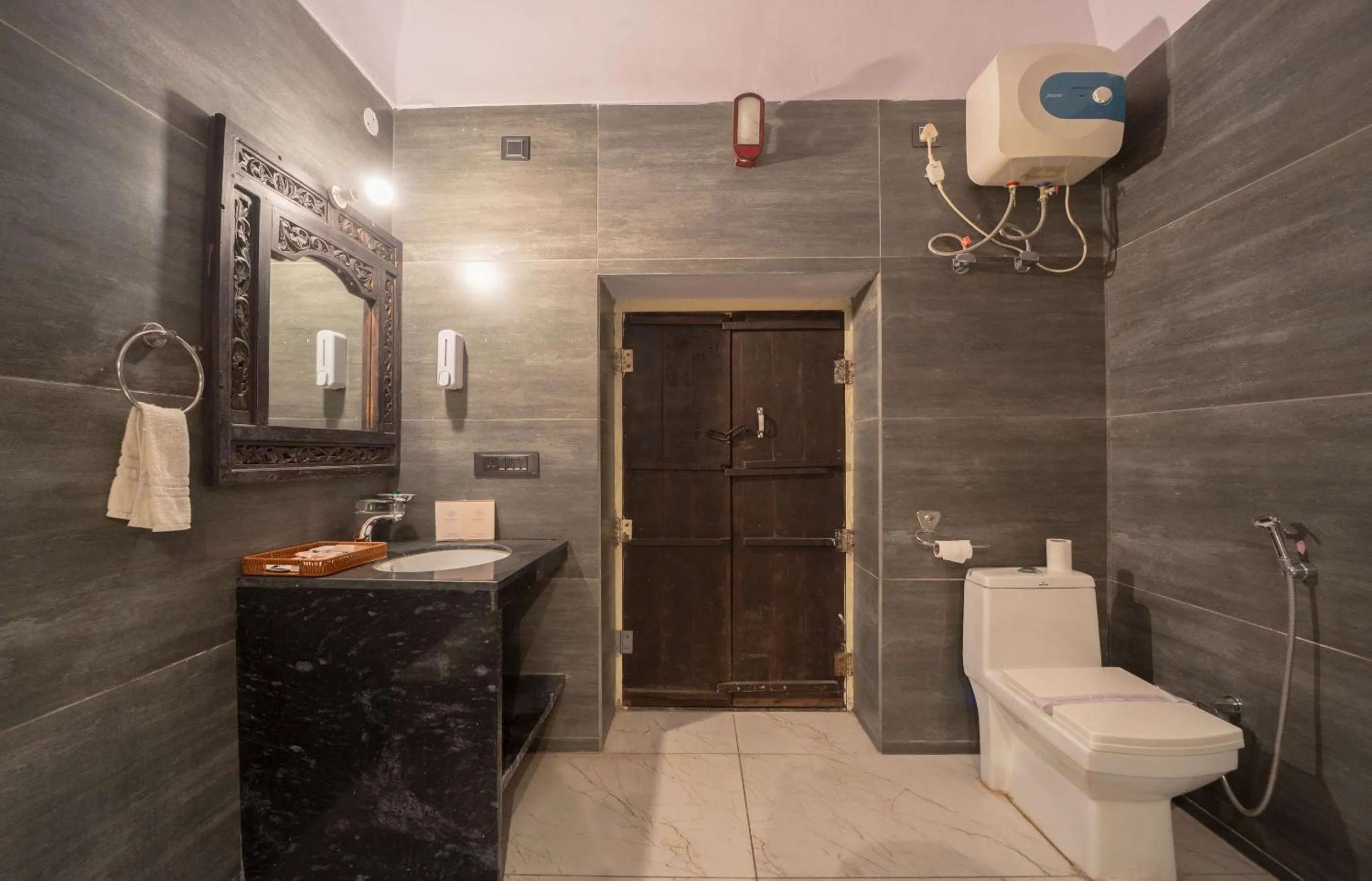 Bathroom in Hotel Shahi Palace Mandawa