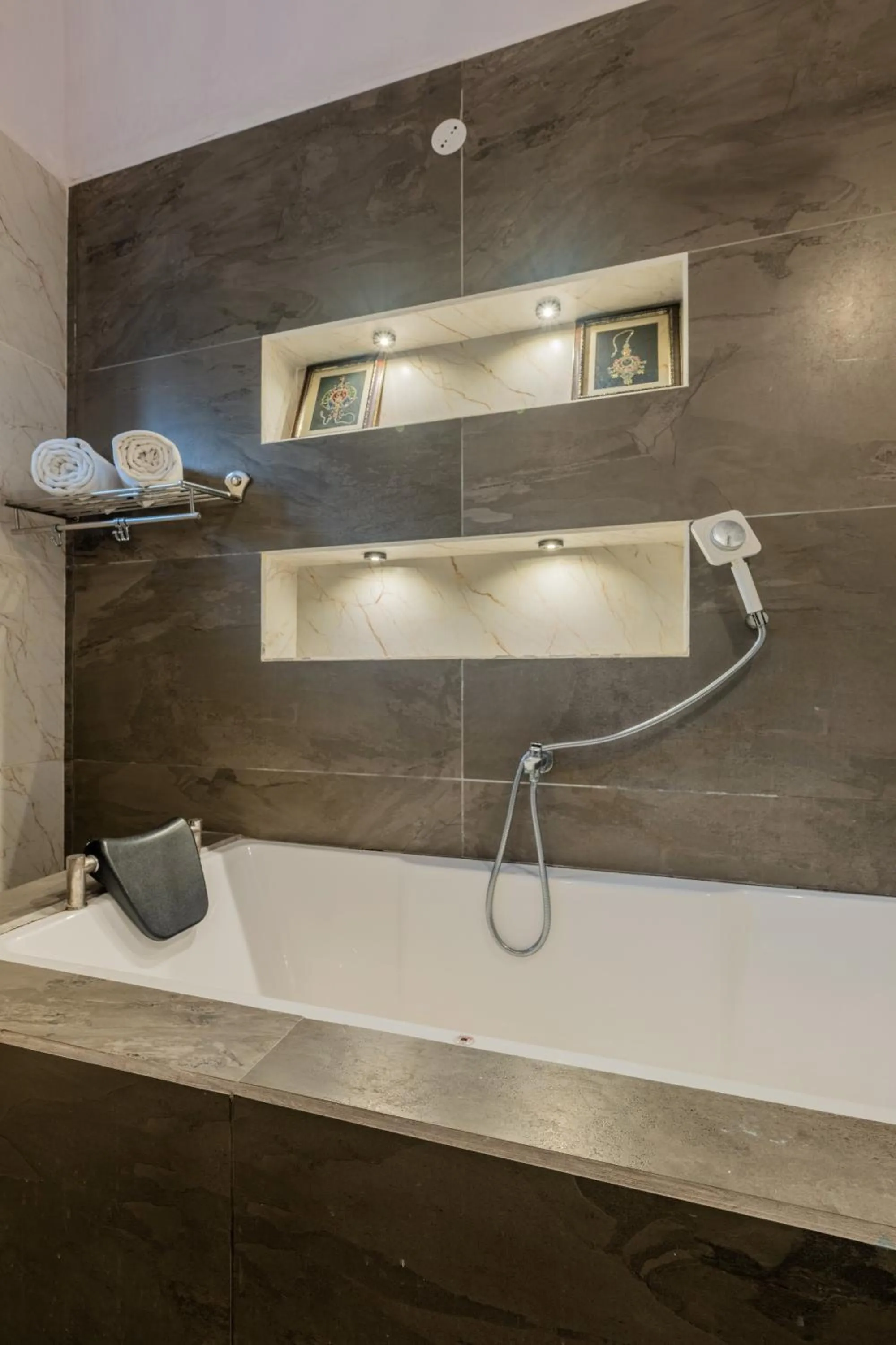 Bathroom in Hotel Shahi Palace Mandawa