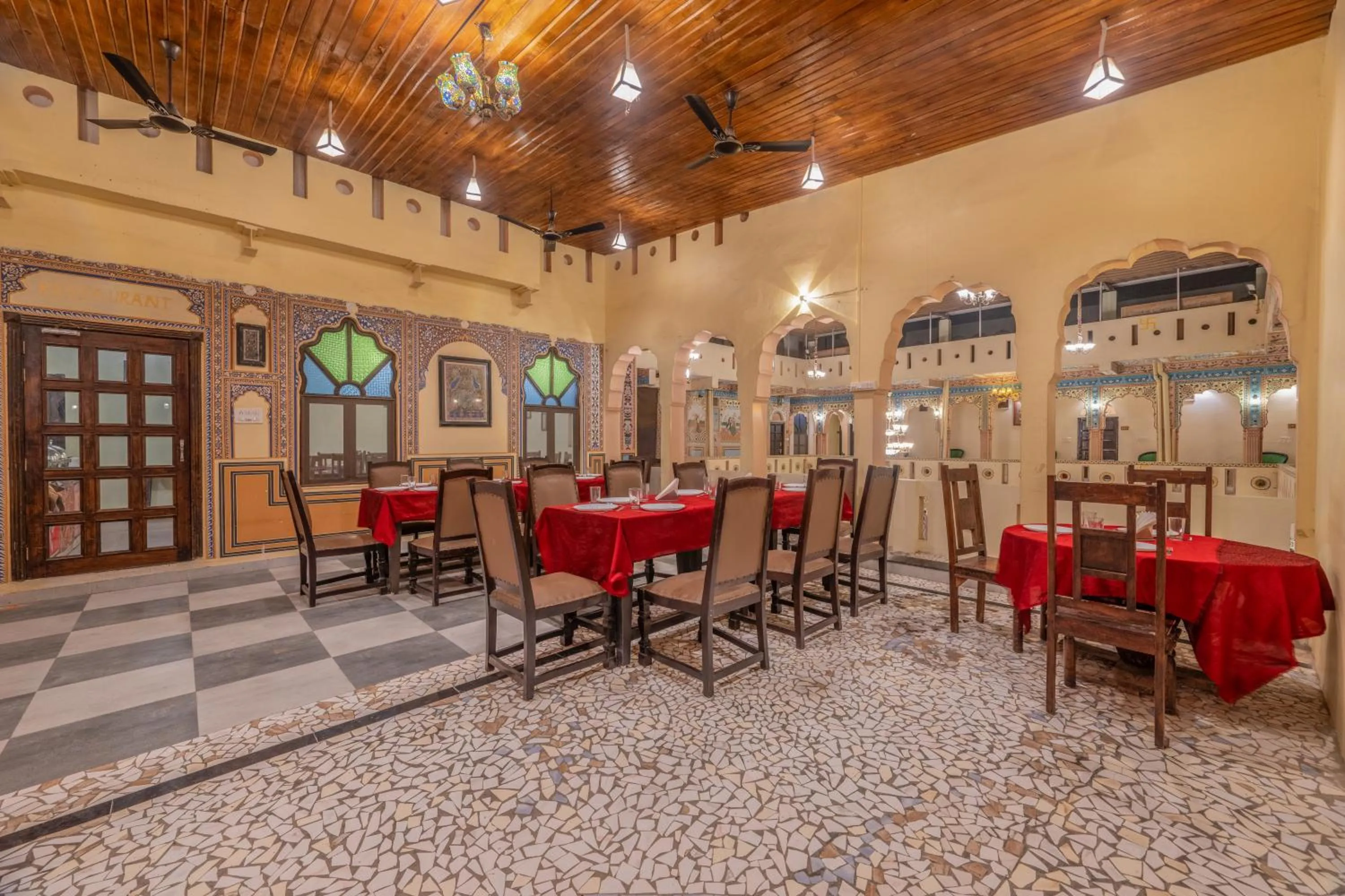 Restaurant/places to eat in Hotel Shahi Palace Mandawa