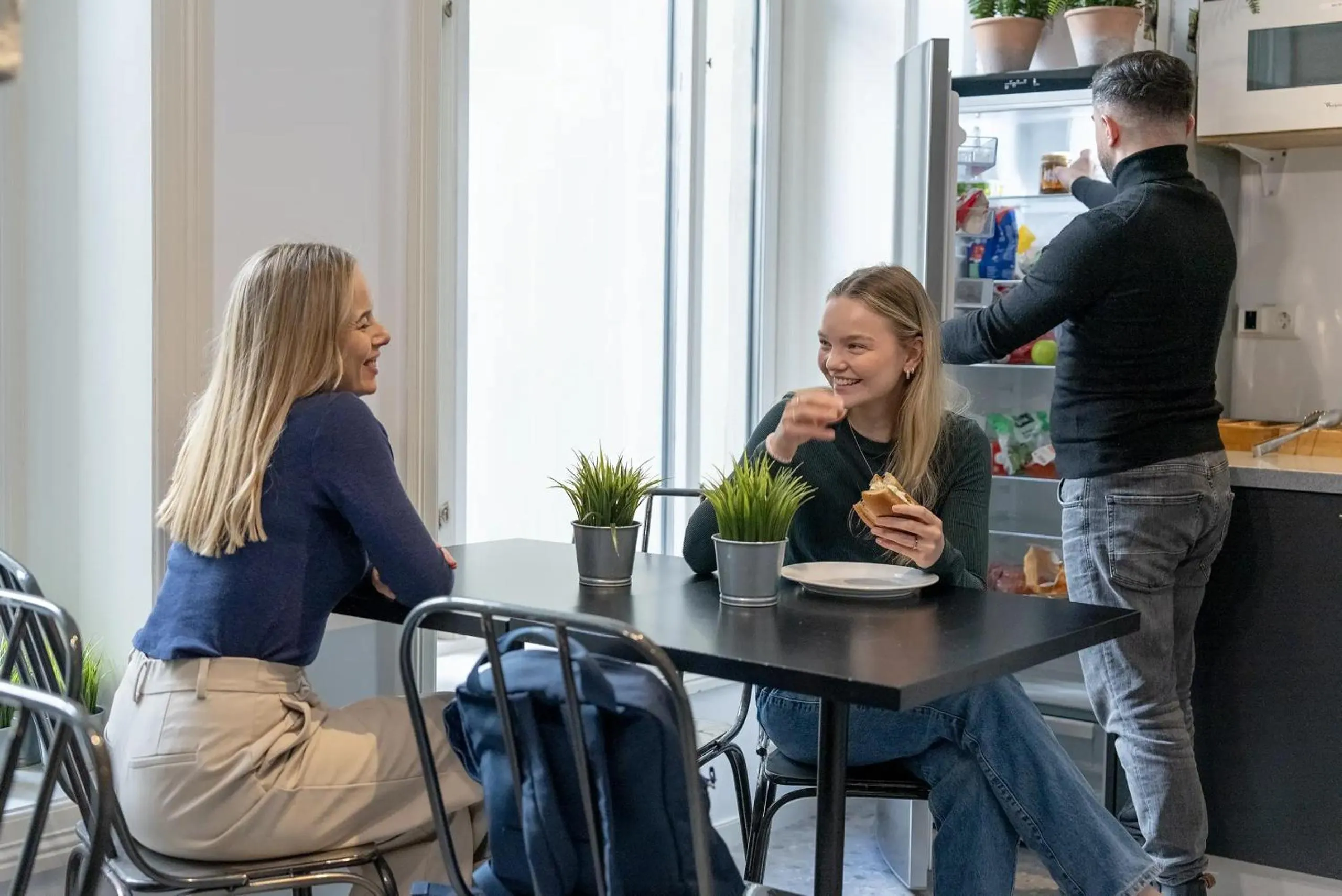 Communal kitchen in K7 Hotel Oslo