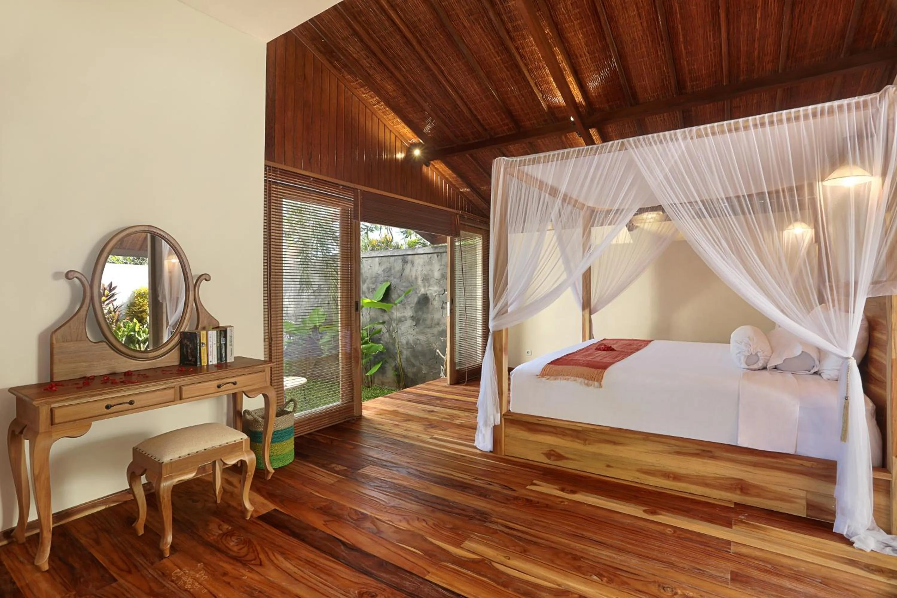 Garden, Bed in Breezy Point Villas