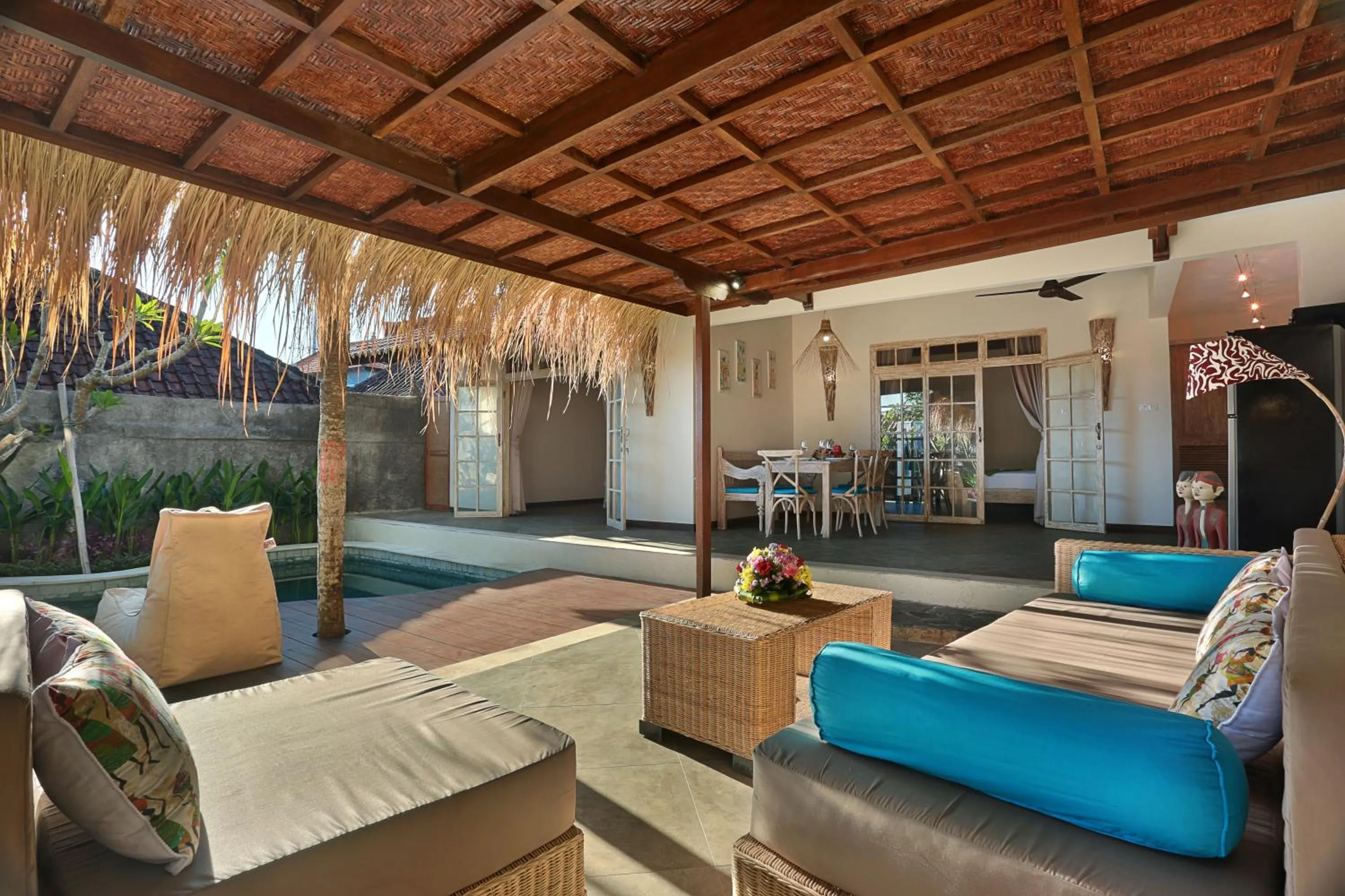 Property building in Breezy Point Villas