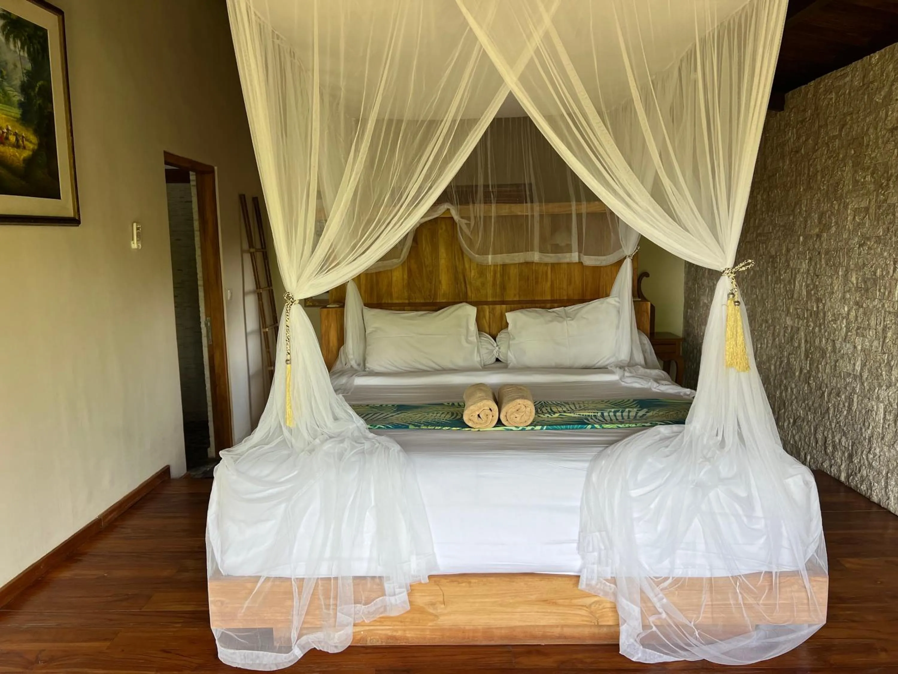 Bedroom, Bed in Breezy Point Villas