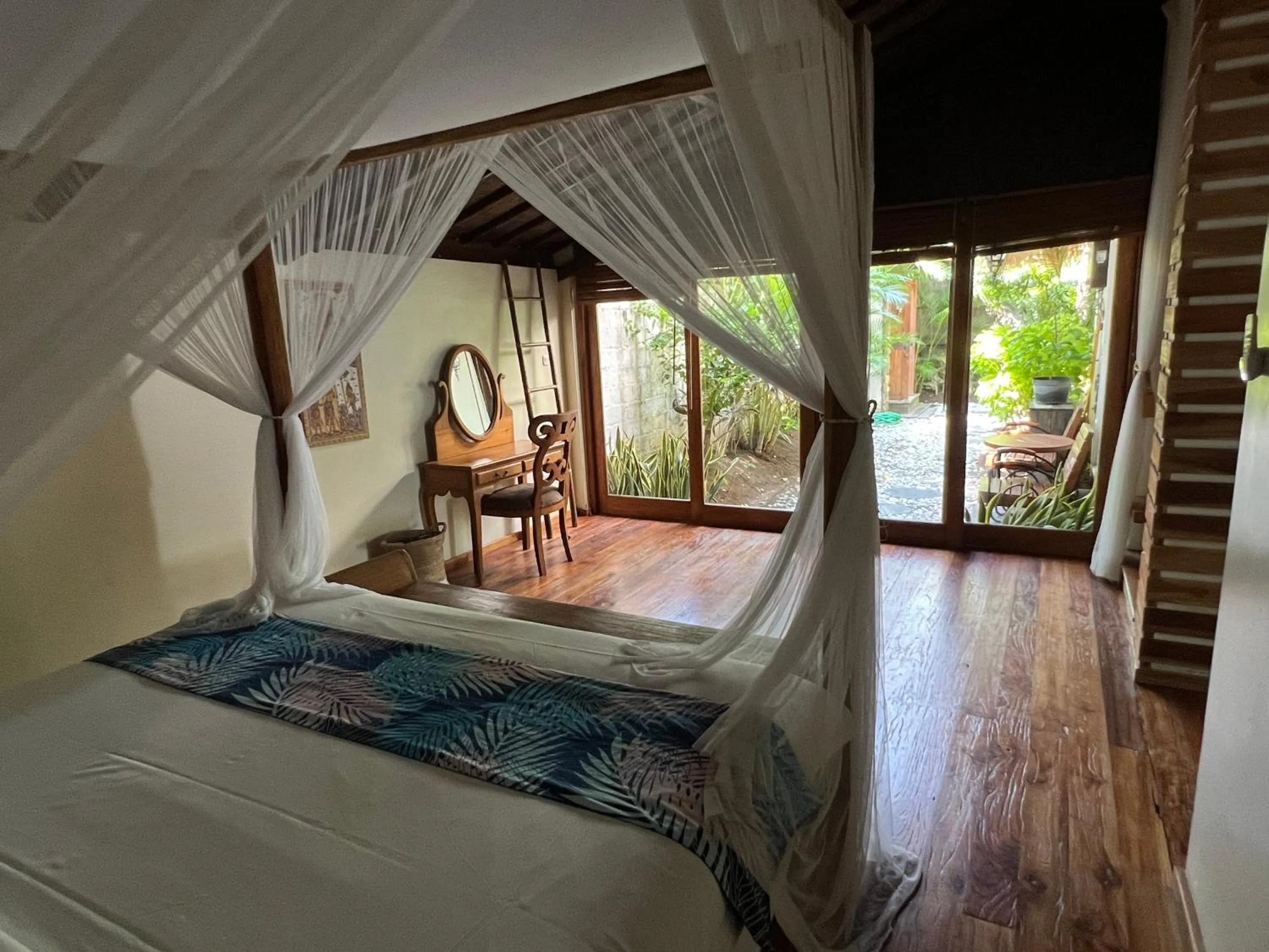 Bedroom, Bed in Breezy Point Villas