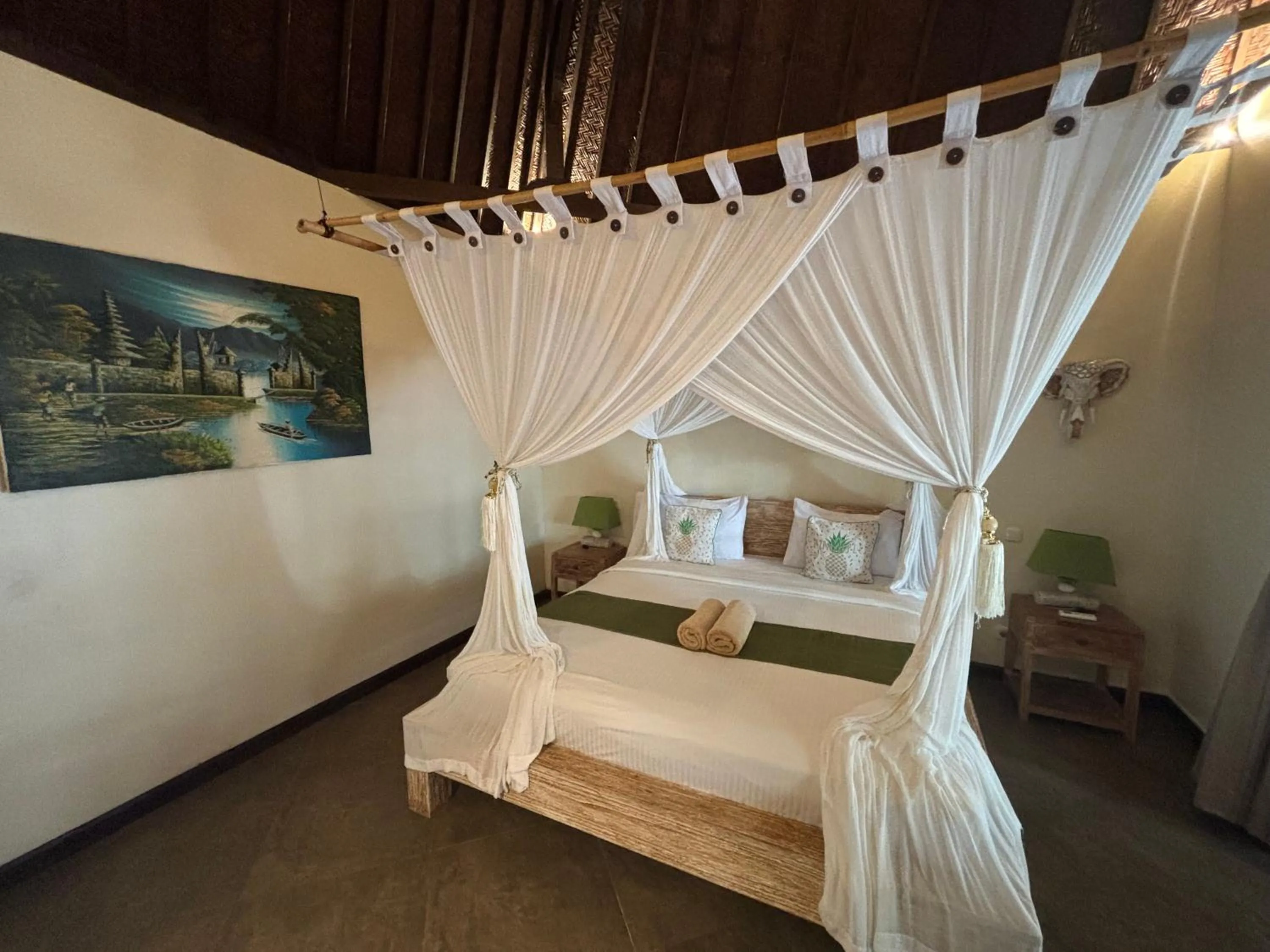 Bedroom, Bed in Breezy Point Villas