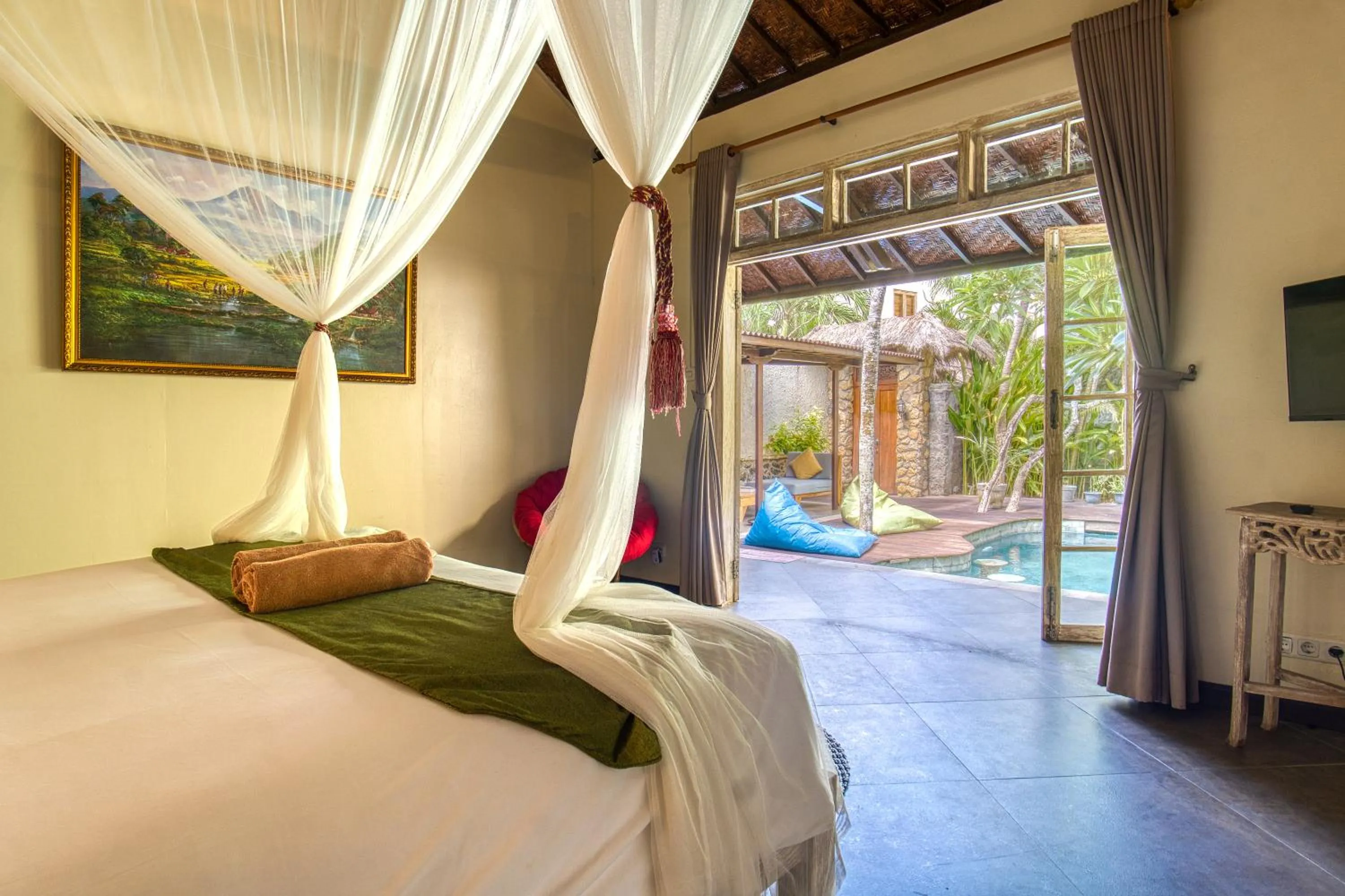 Bedroom, Bed in Breezy Point Villas