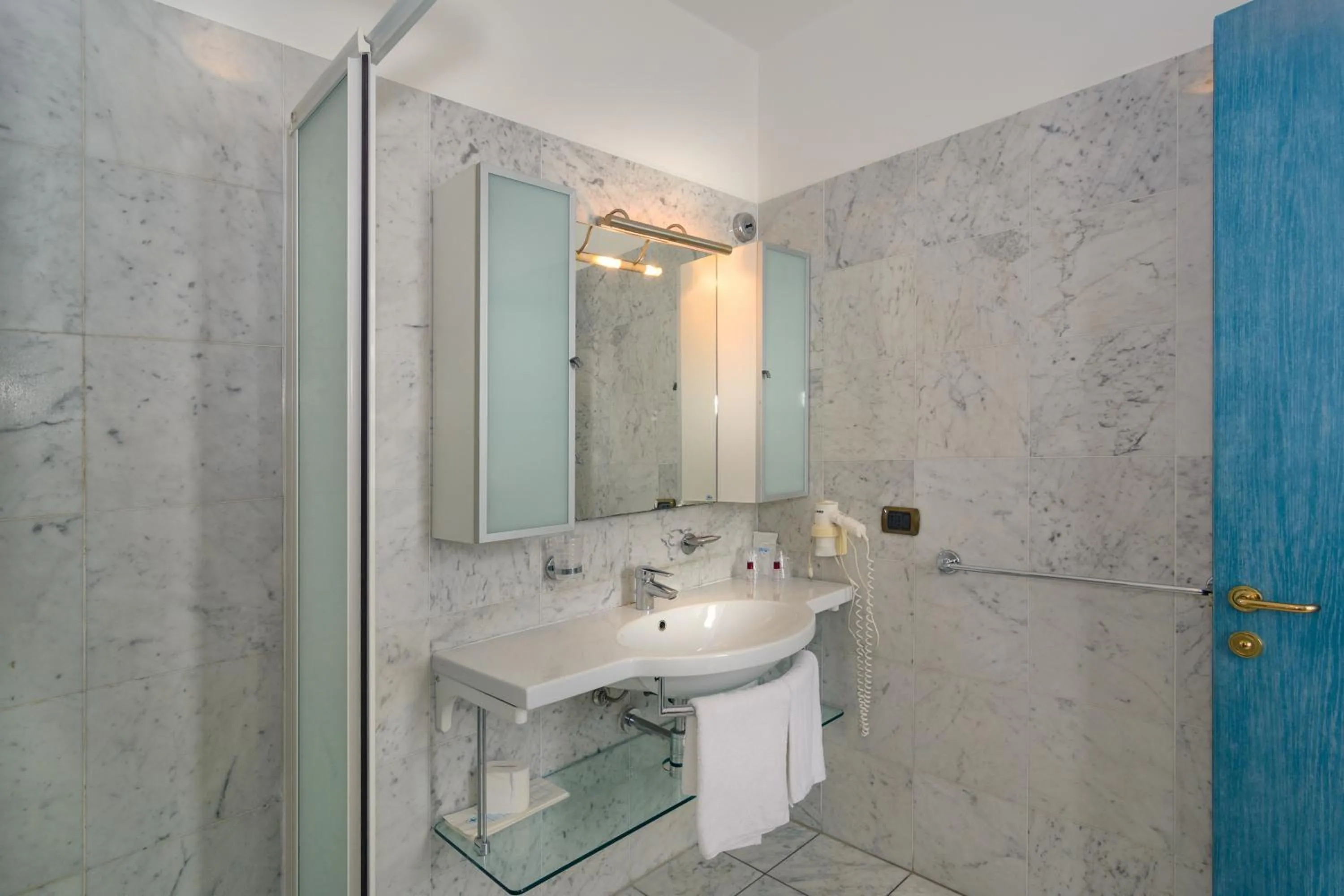 Shower in Residence Hotel L'incanto Di Boccadarno