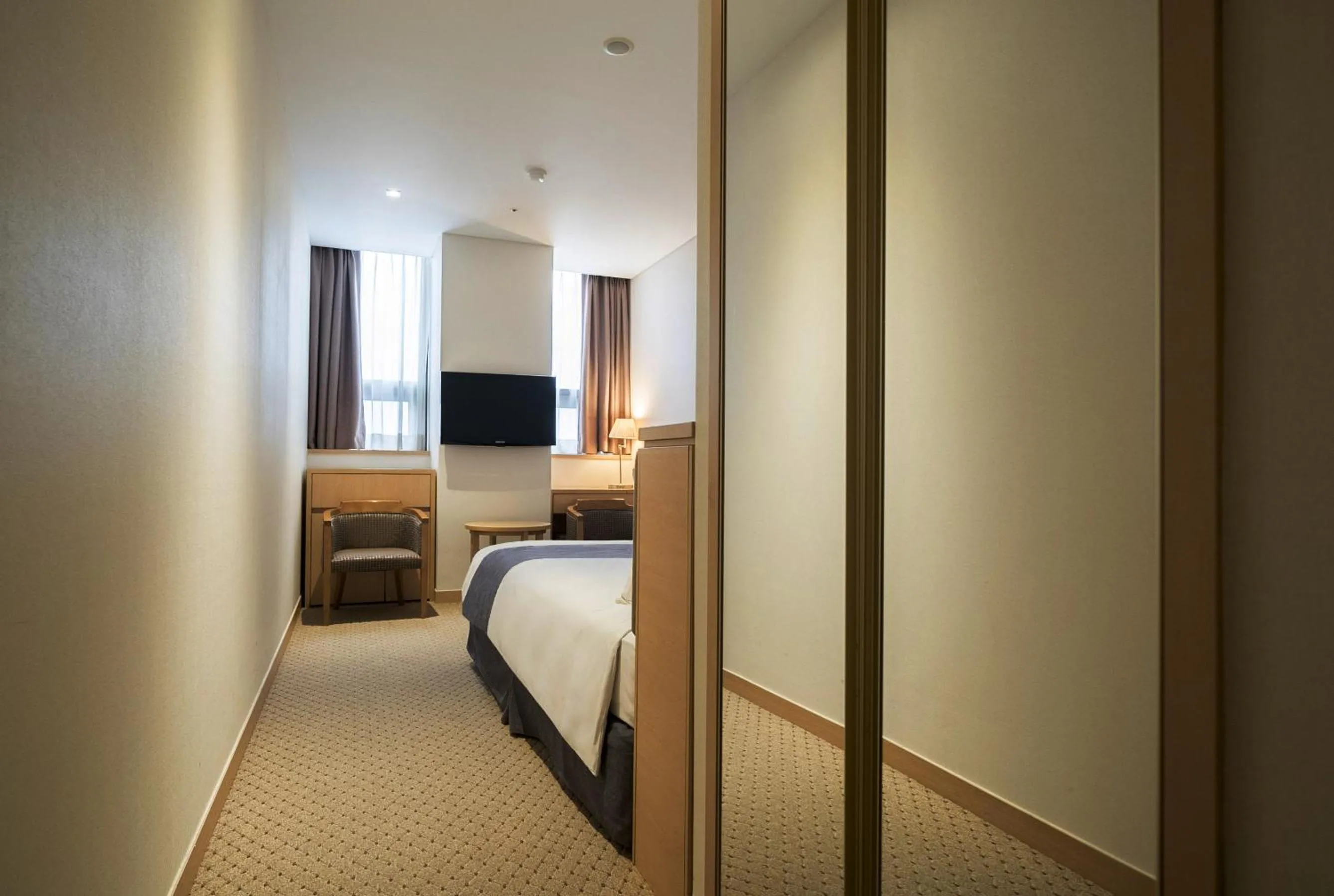 Photo of the whole room, Bed in Hotel Venue-G Seoul