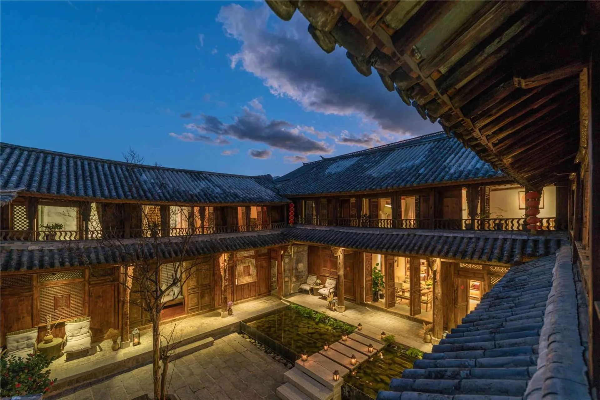 Communal lounge/ TV room in Dali Old Courtyard Boutique Inn