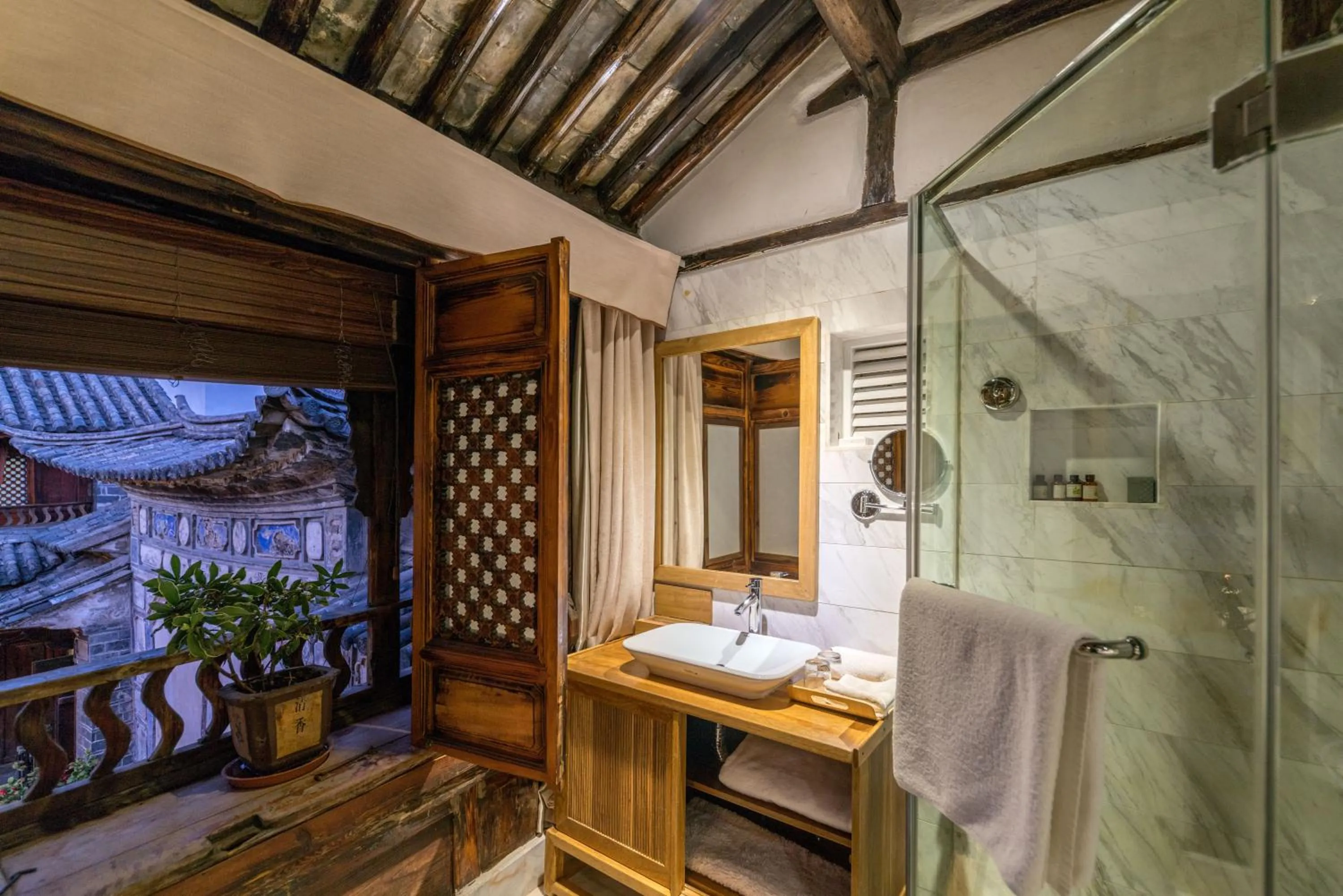 Dali Old Courtyard Boutique Inn