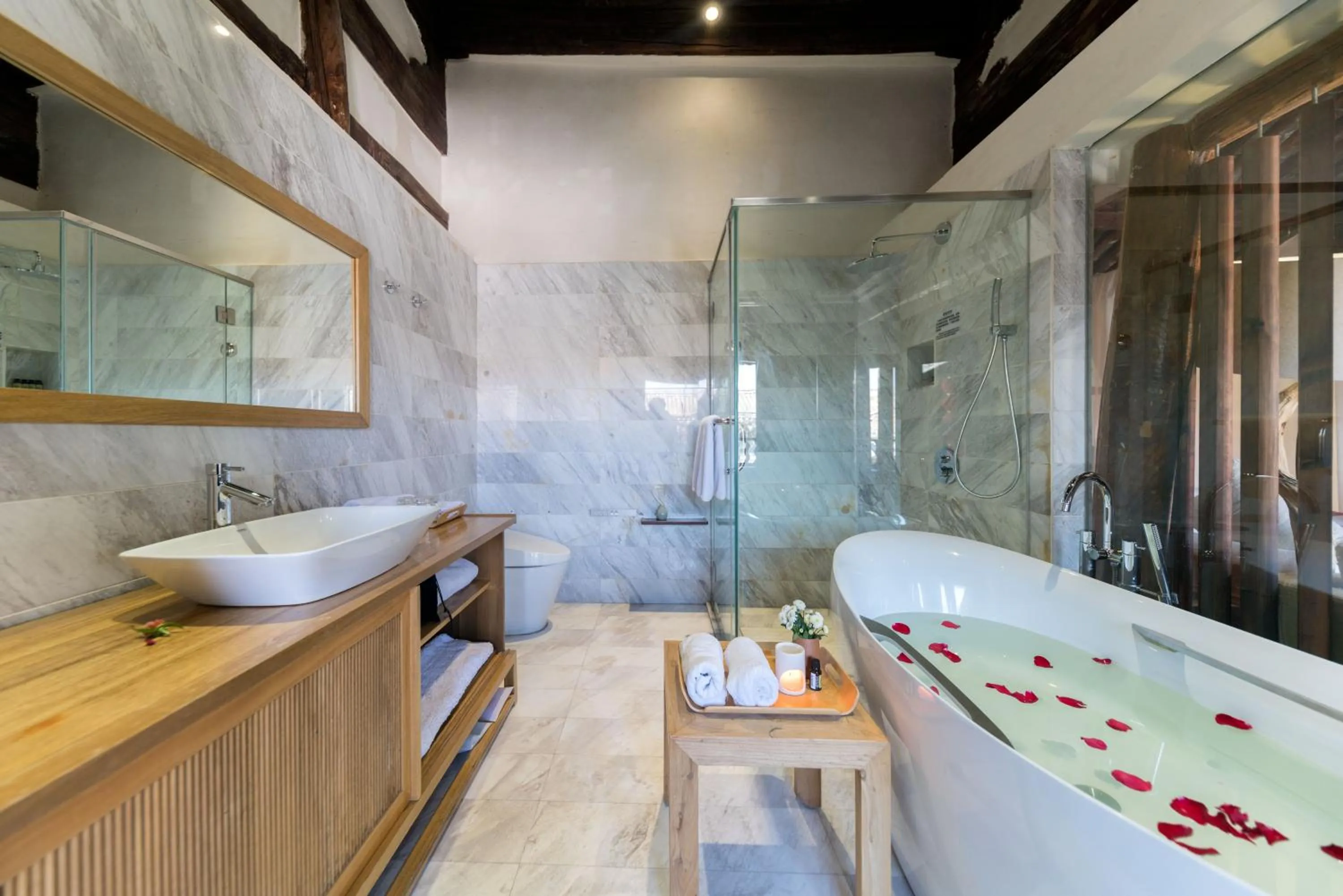 Bathroom in Dali Old Courtyard Boutique Inn