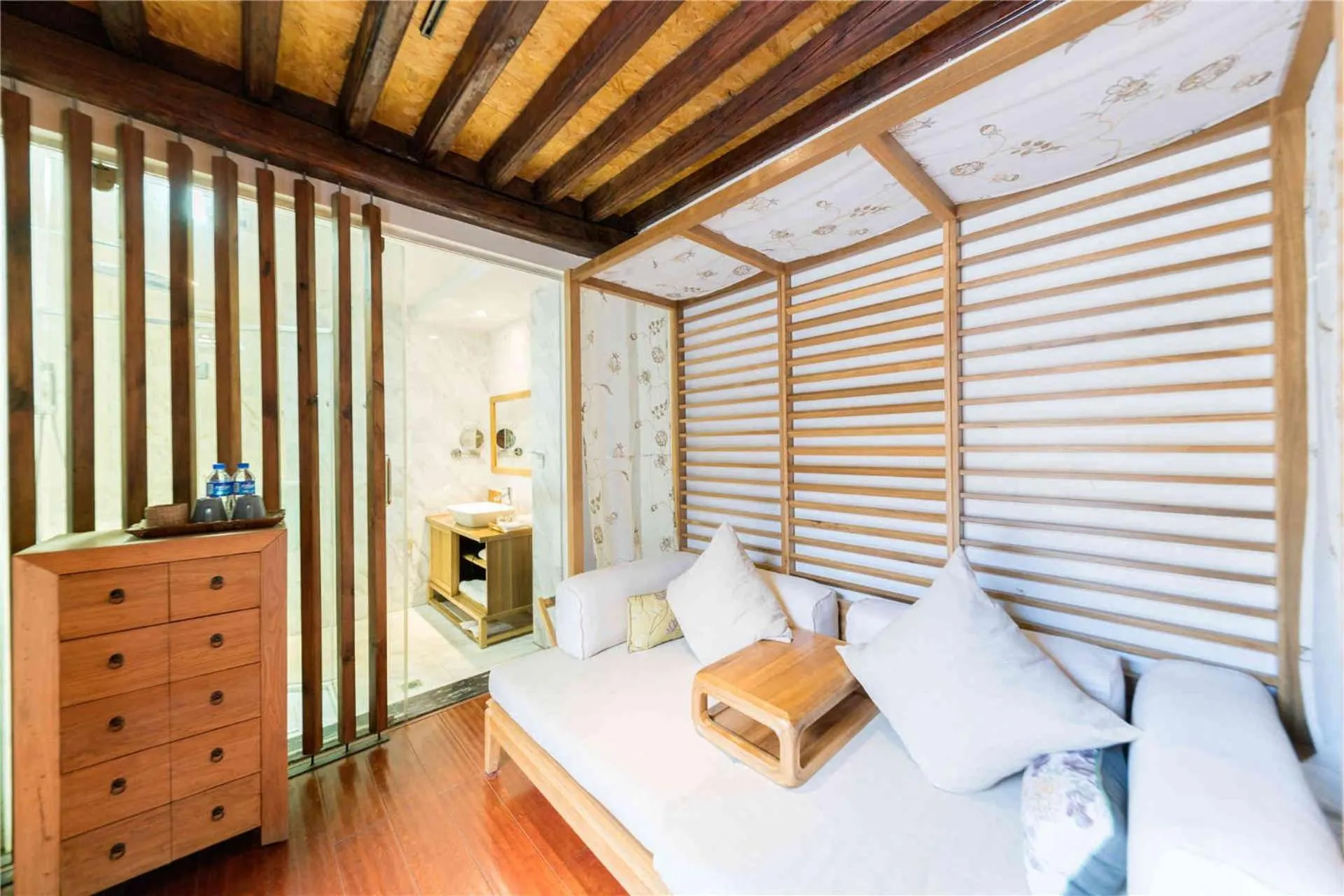 Living room, Bed in Dali Old Courtyard Boutique Inn