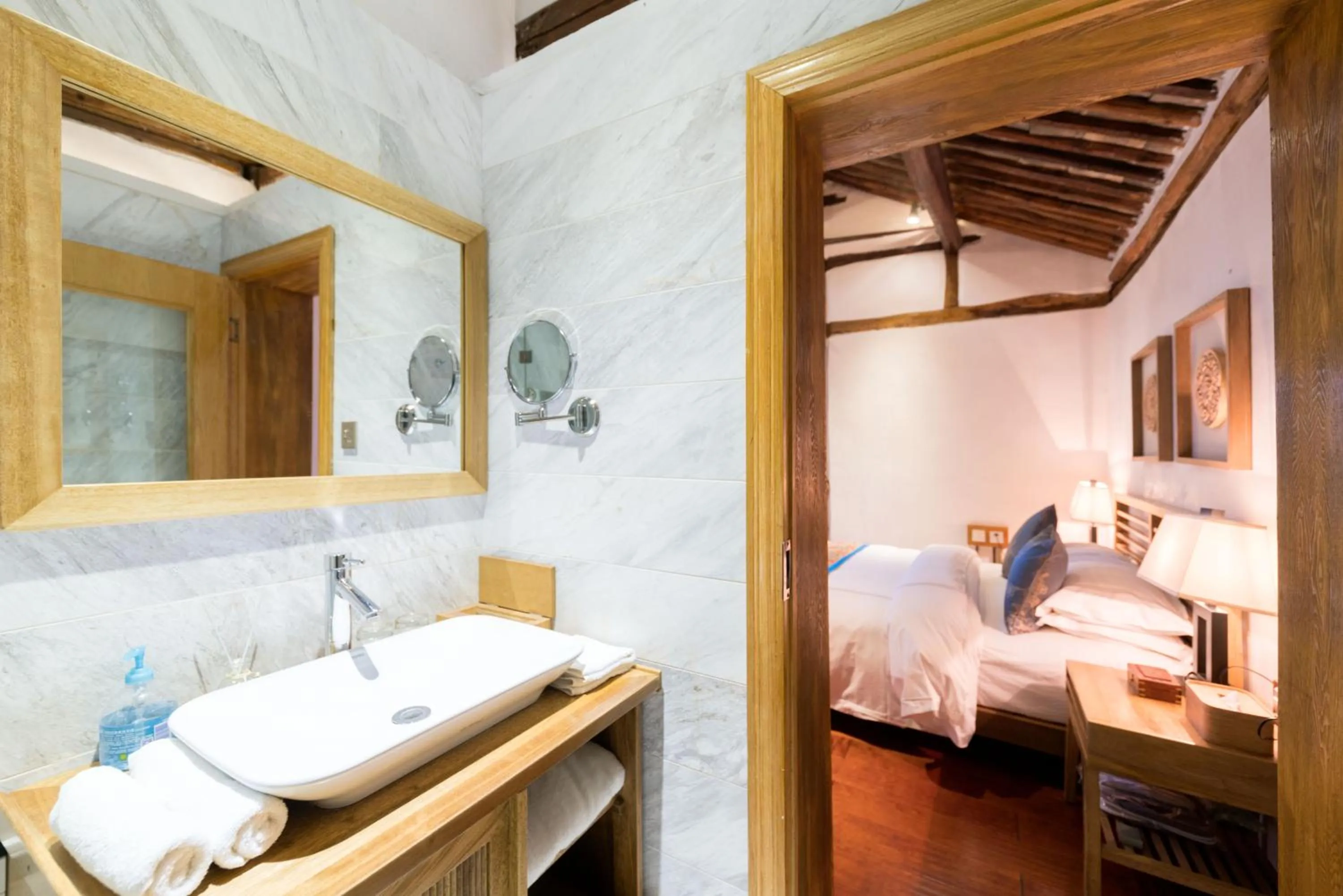 Bed in Dali Old Courtyard Boutique Inn