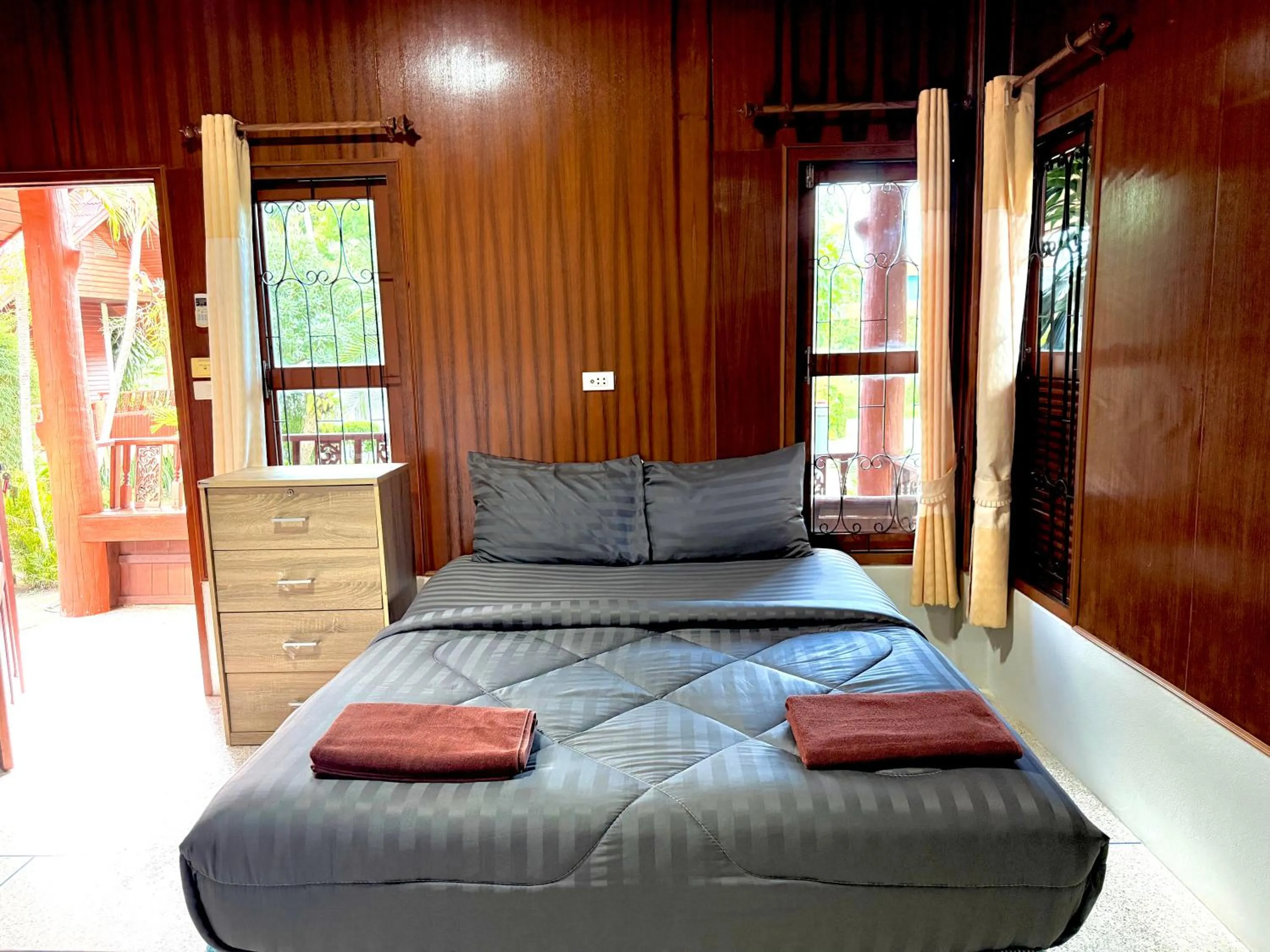 Bed in Phangan Lodge