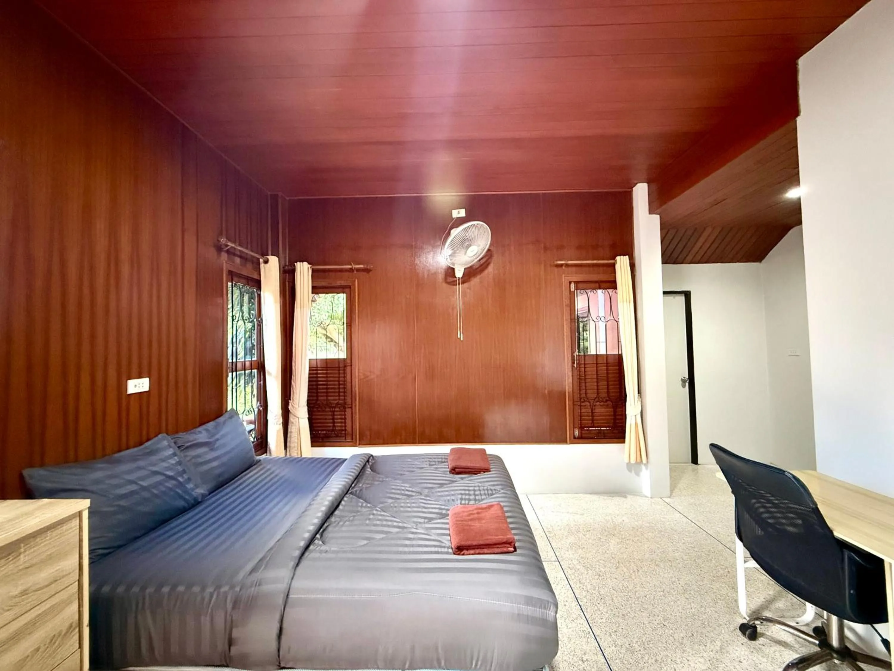 Bed in Phangan Lodge