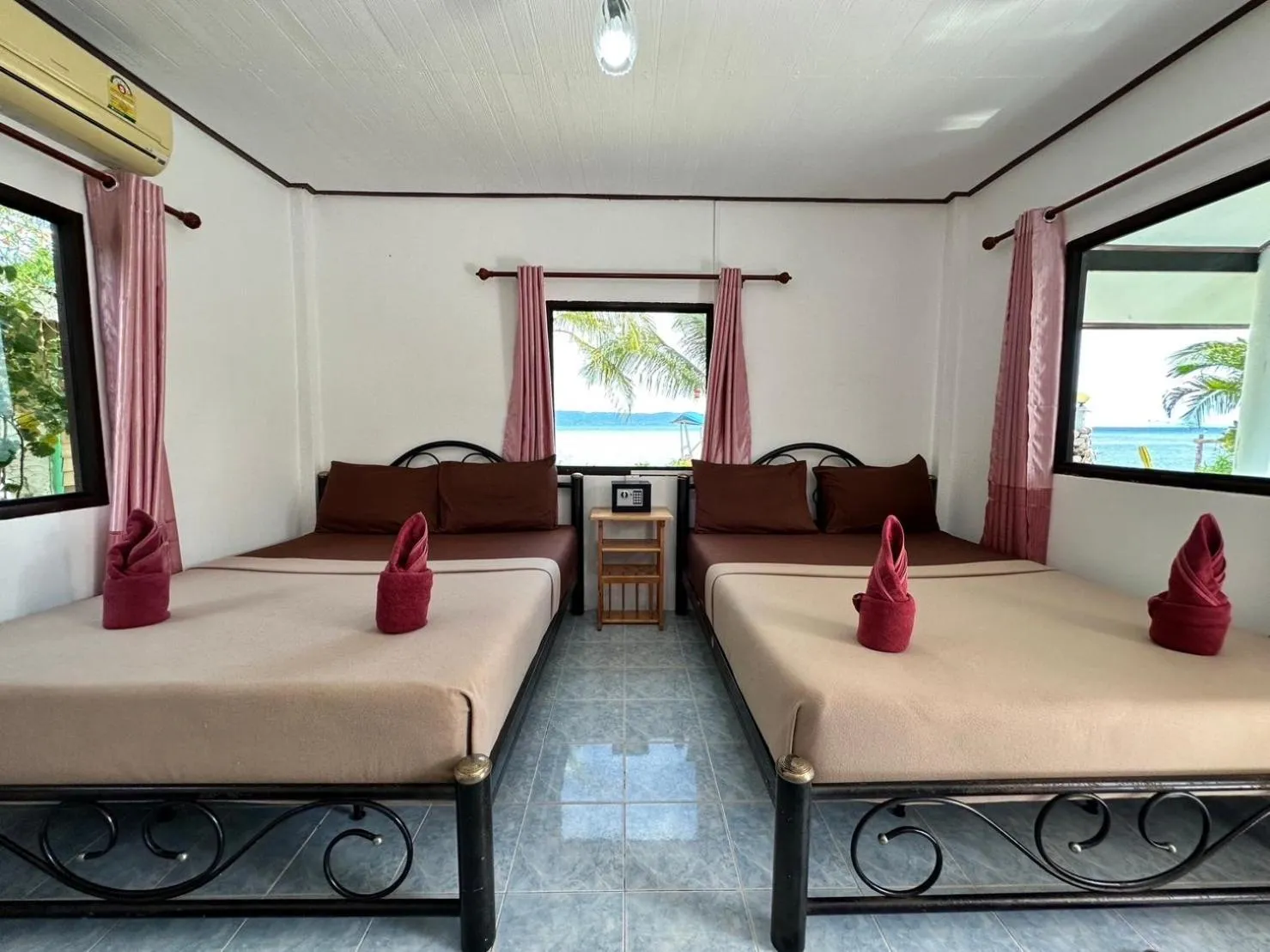 Bed in Phangan Lodge