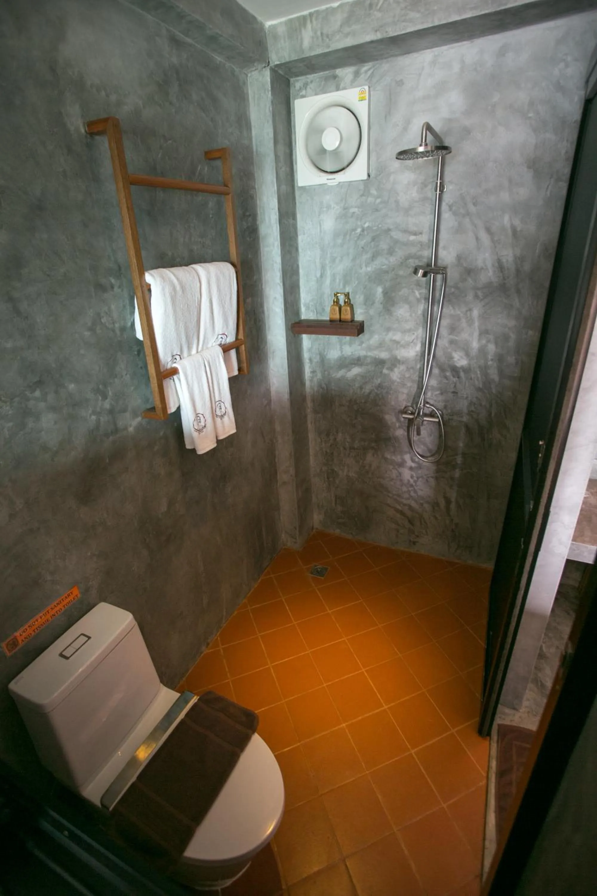 Shower in Sai Daeng Resort