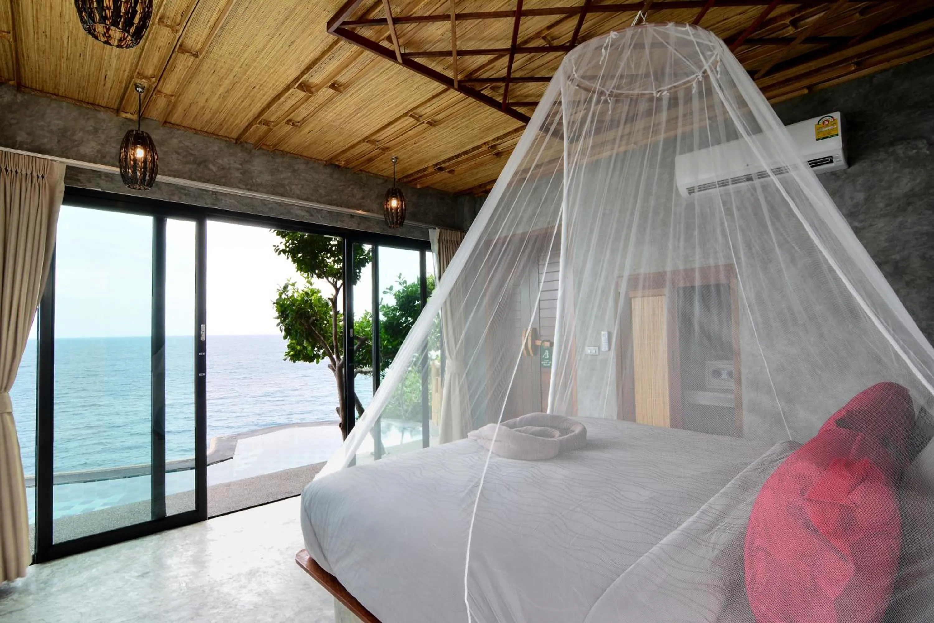 Bed in Sai Daeng Resort