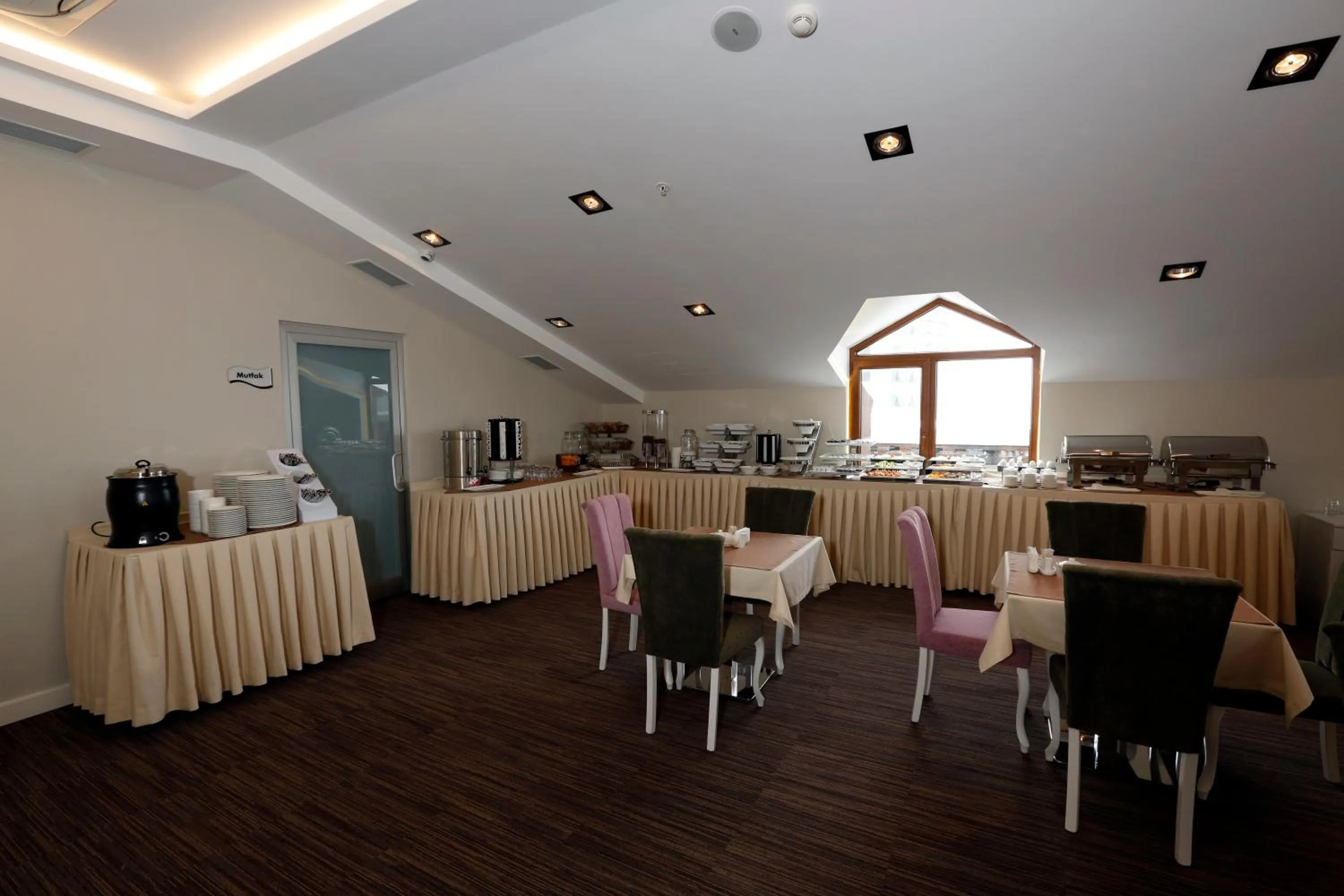 Restaurant/places to eat in Hanzade Park Hotel