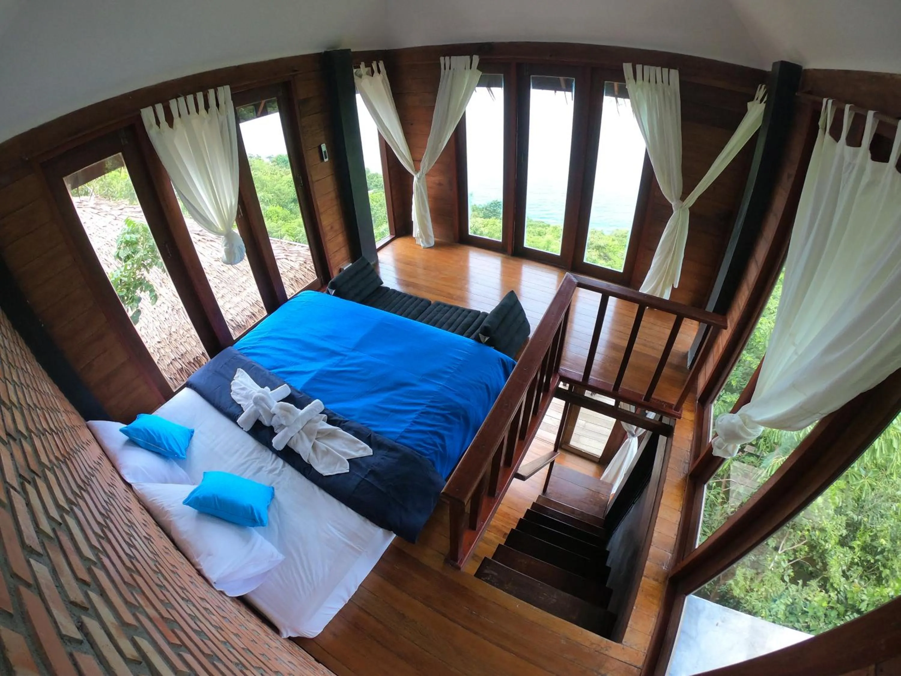 Bed in Blue Heaven Resort Koh Tao
