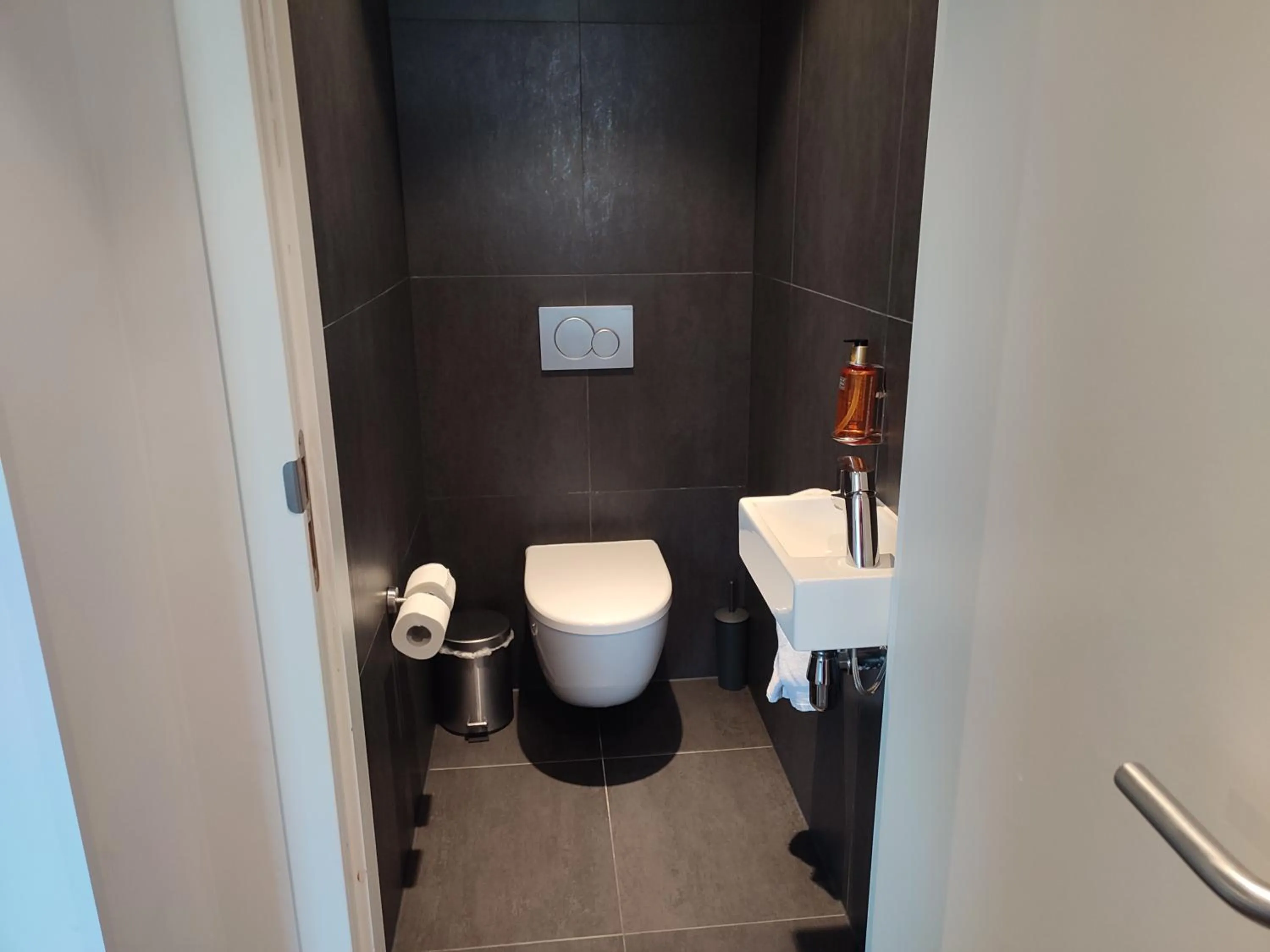 Toilet in B-aparthotel Kennedy