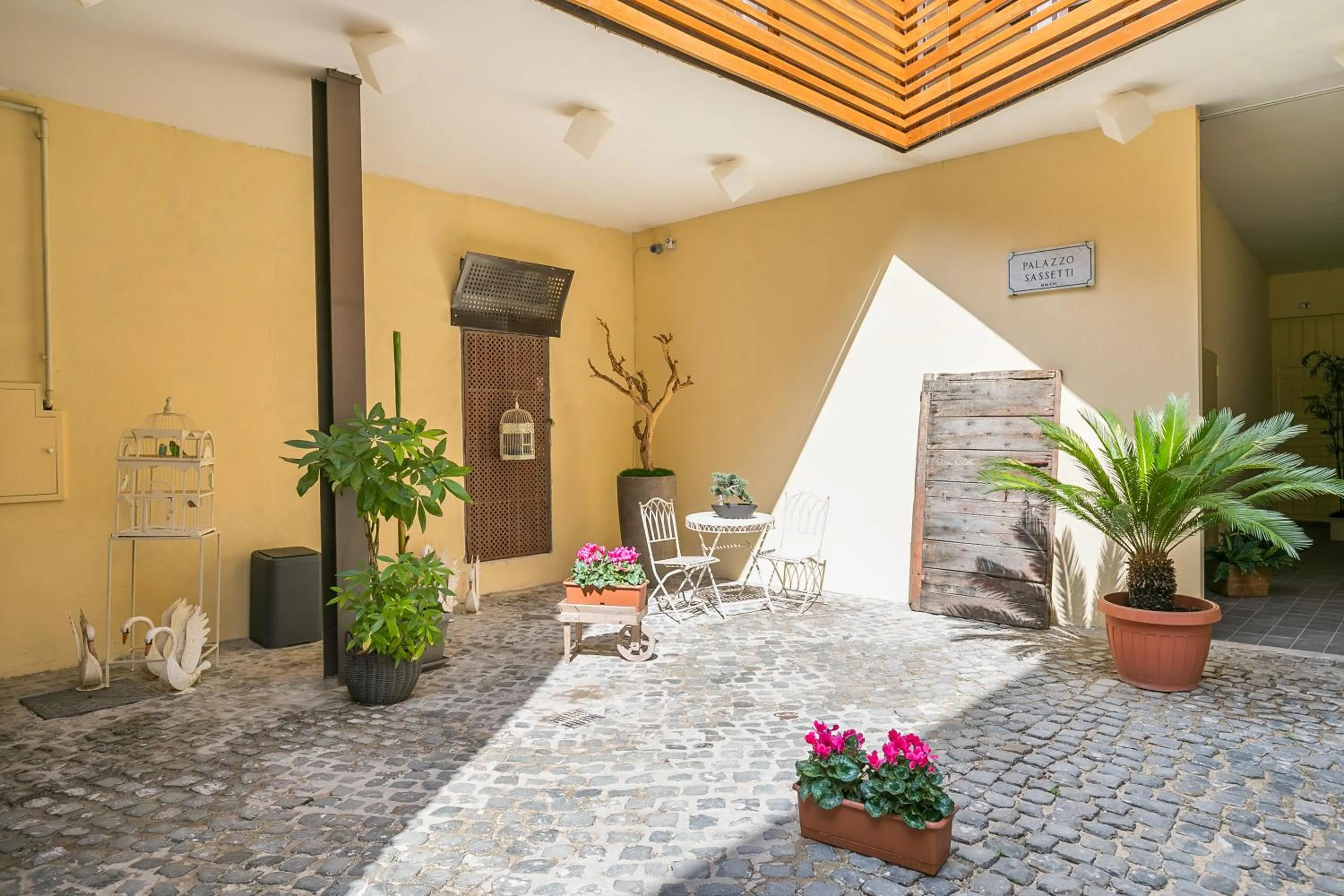 Patio in Borghetto Guest House