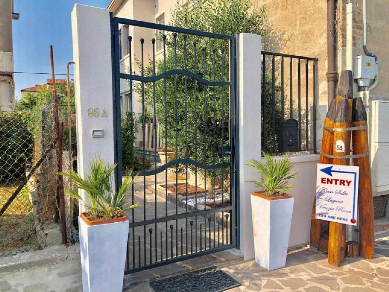 Facade/entrance in Casa Sulla Laguna