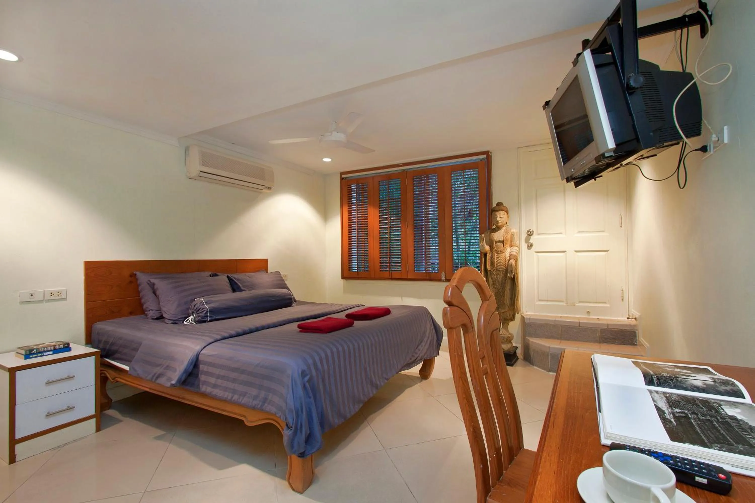 Bed in Argyle Apartments Pattaya