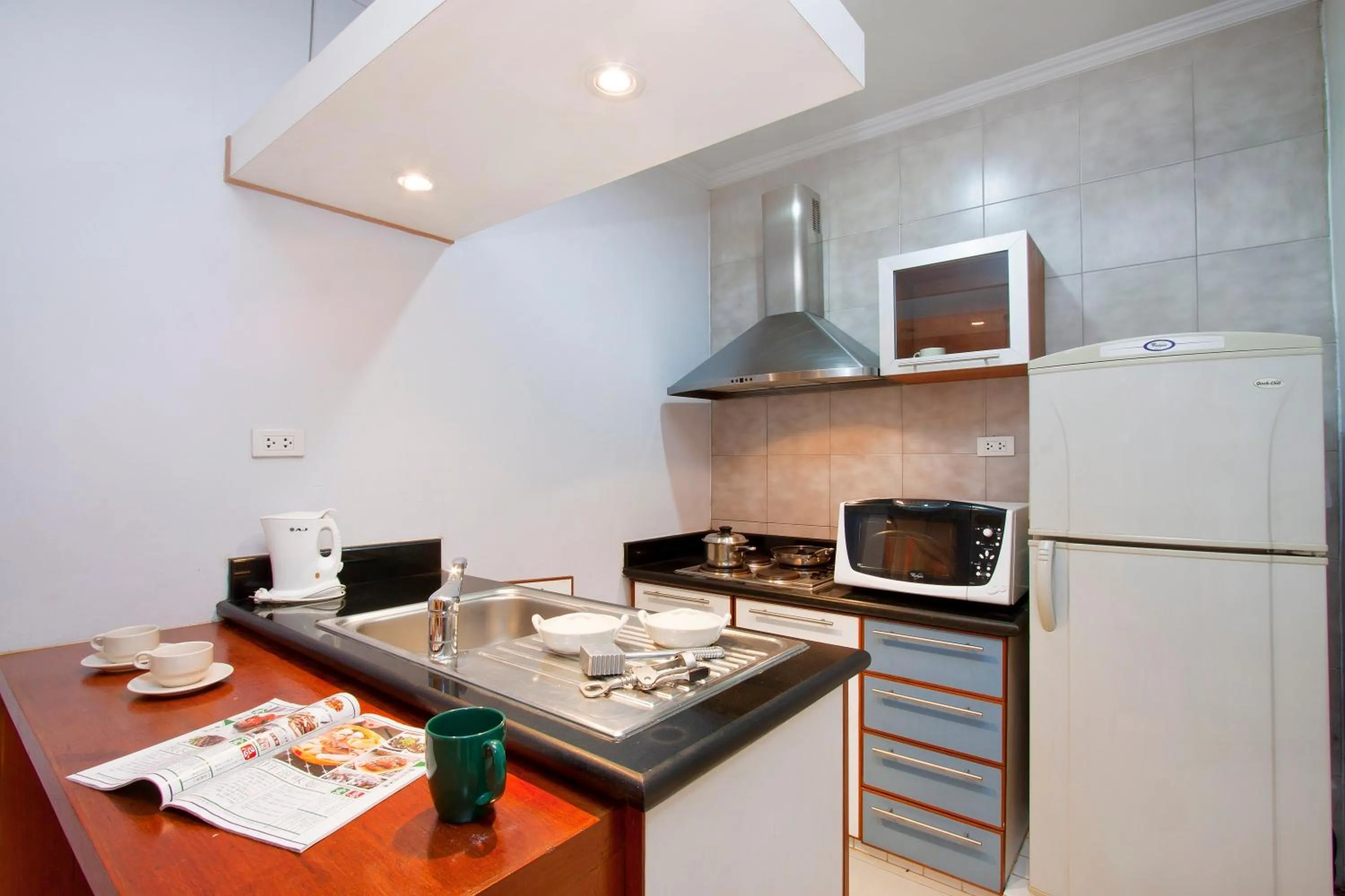 Kitchen or kitchenette in Argyle Apartments Pattaya