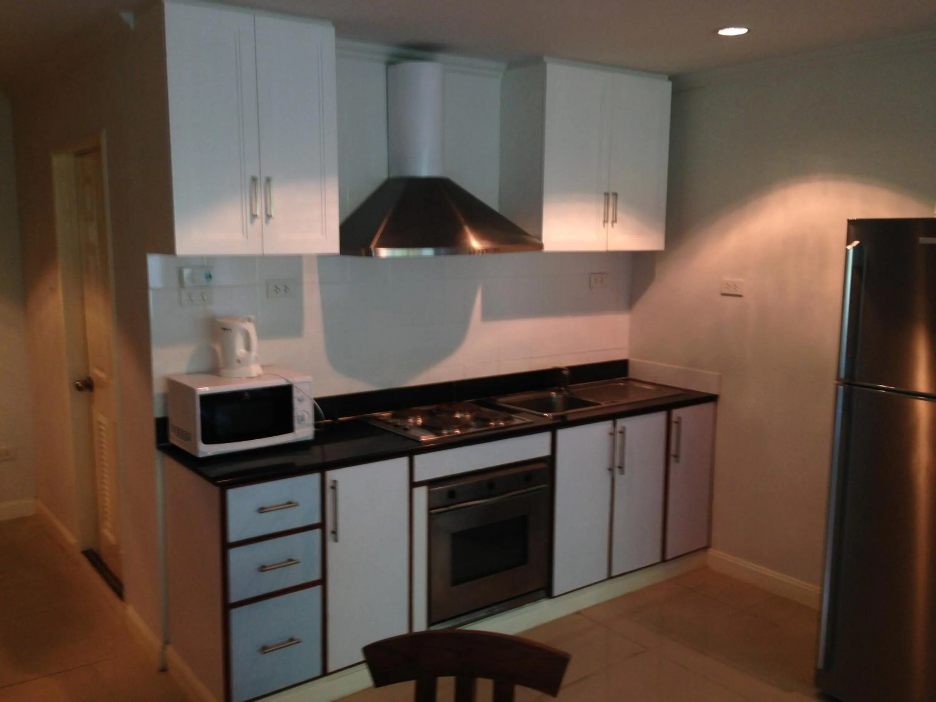 Kitchen or kitchenette in Argyle Apartments Pattaya
