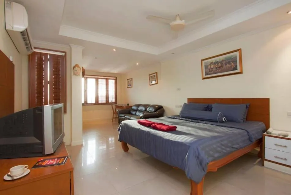 Bed in Argyle Apartments Pattaya