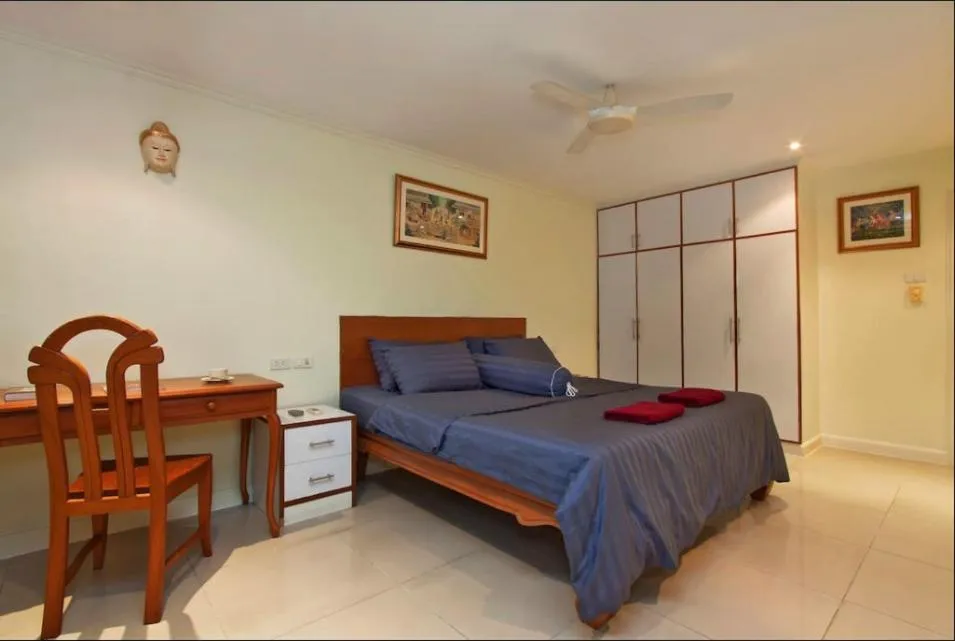 Bed in Argyle Apartments Pattaya