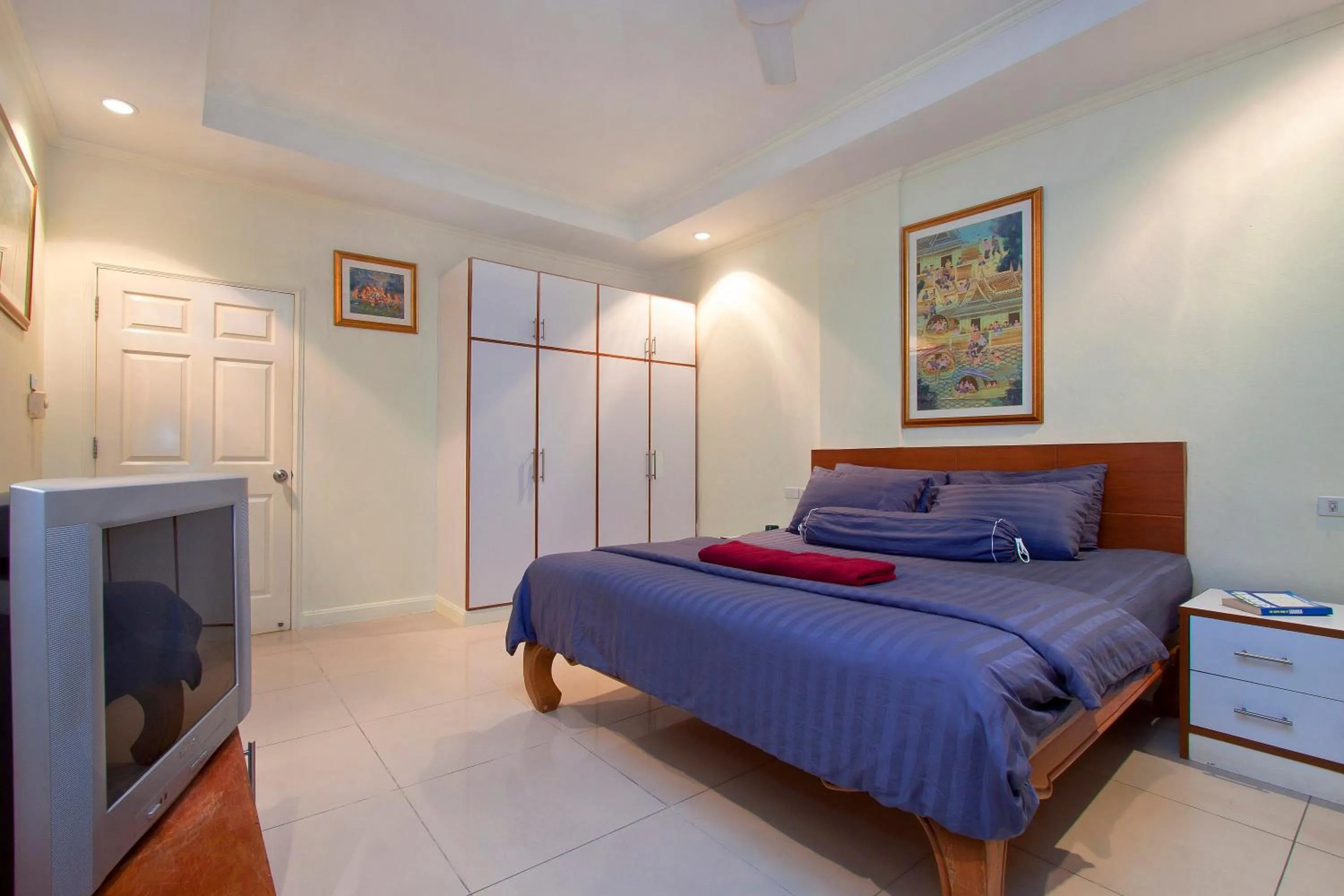 Bed in Argyle Apartments Pattaya