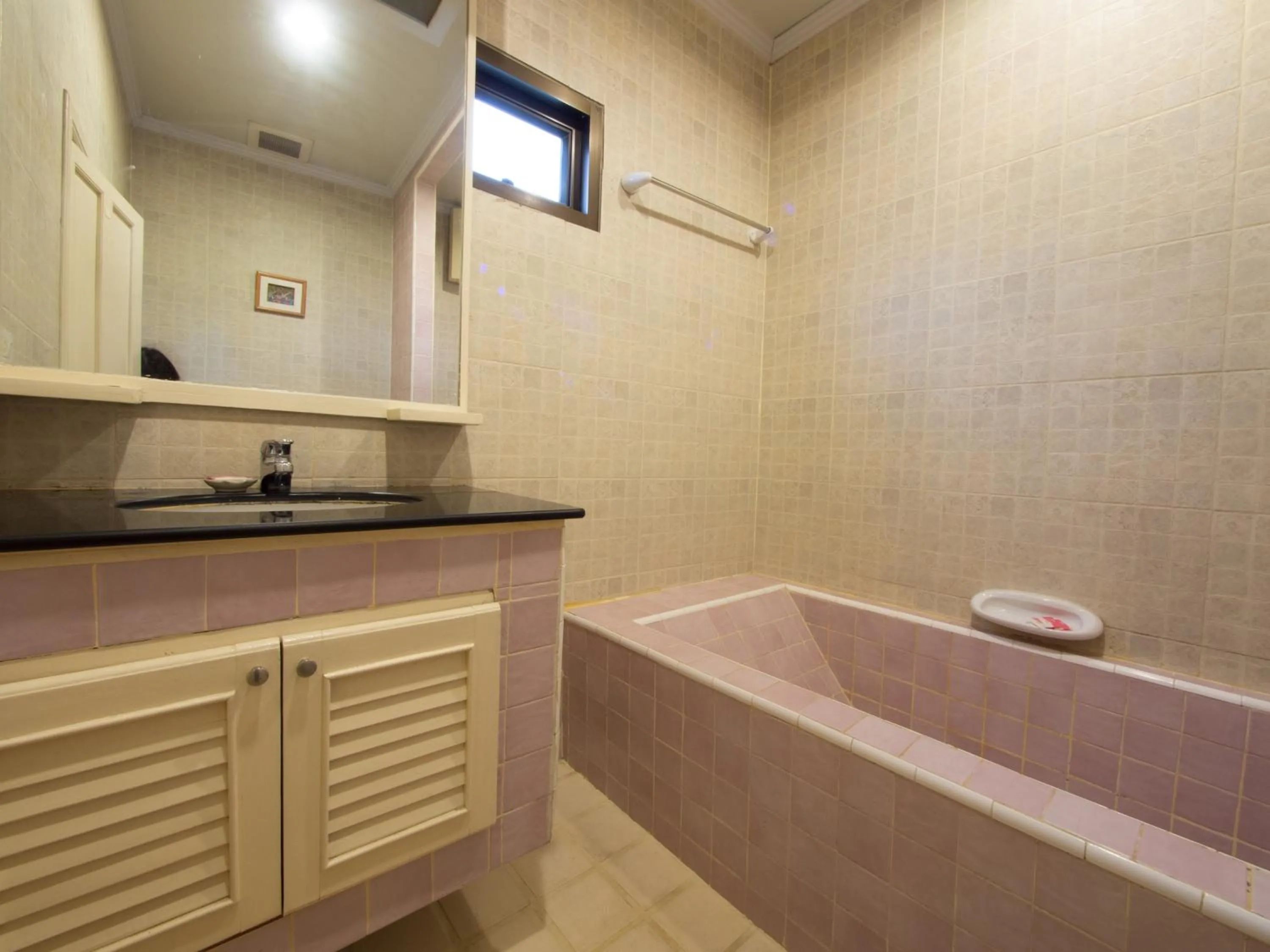 Bathroom in Argyle Apartments Pattaya
