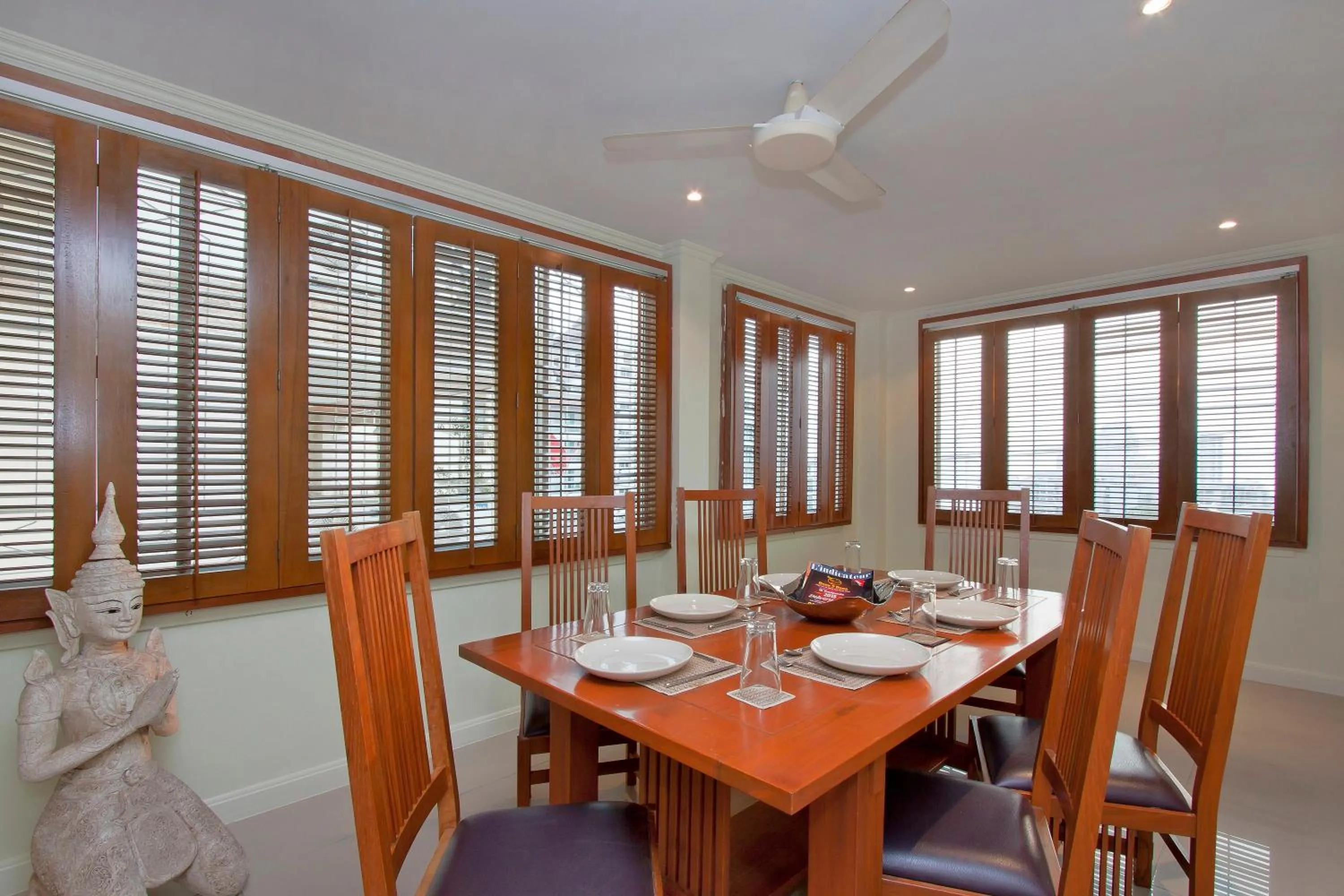 Dining area in Argyle Apartments Pattaya