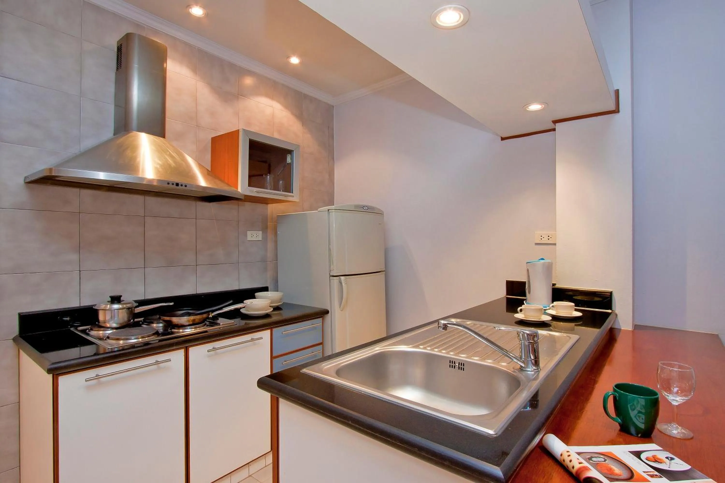 Kitchen or kitchenette in Argyle Apartments Pattaya