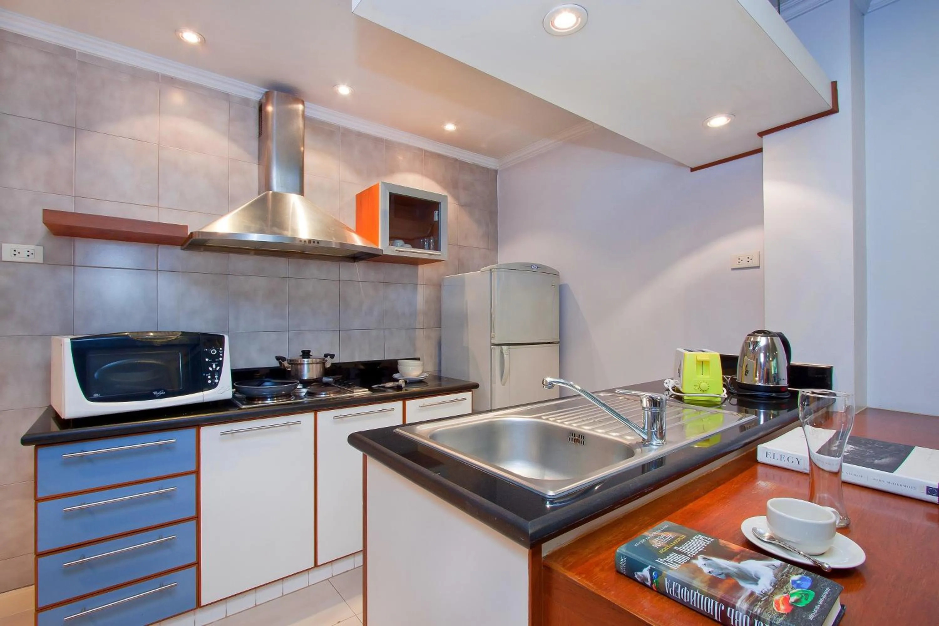 Kitchen or kitchenette in Argyle Apartments Pattaya
