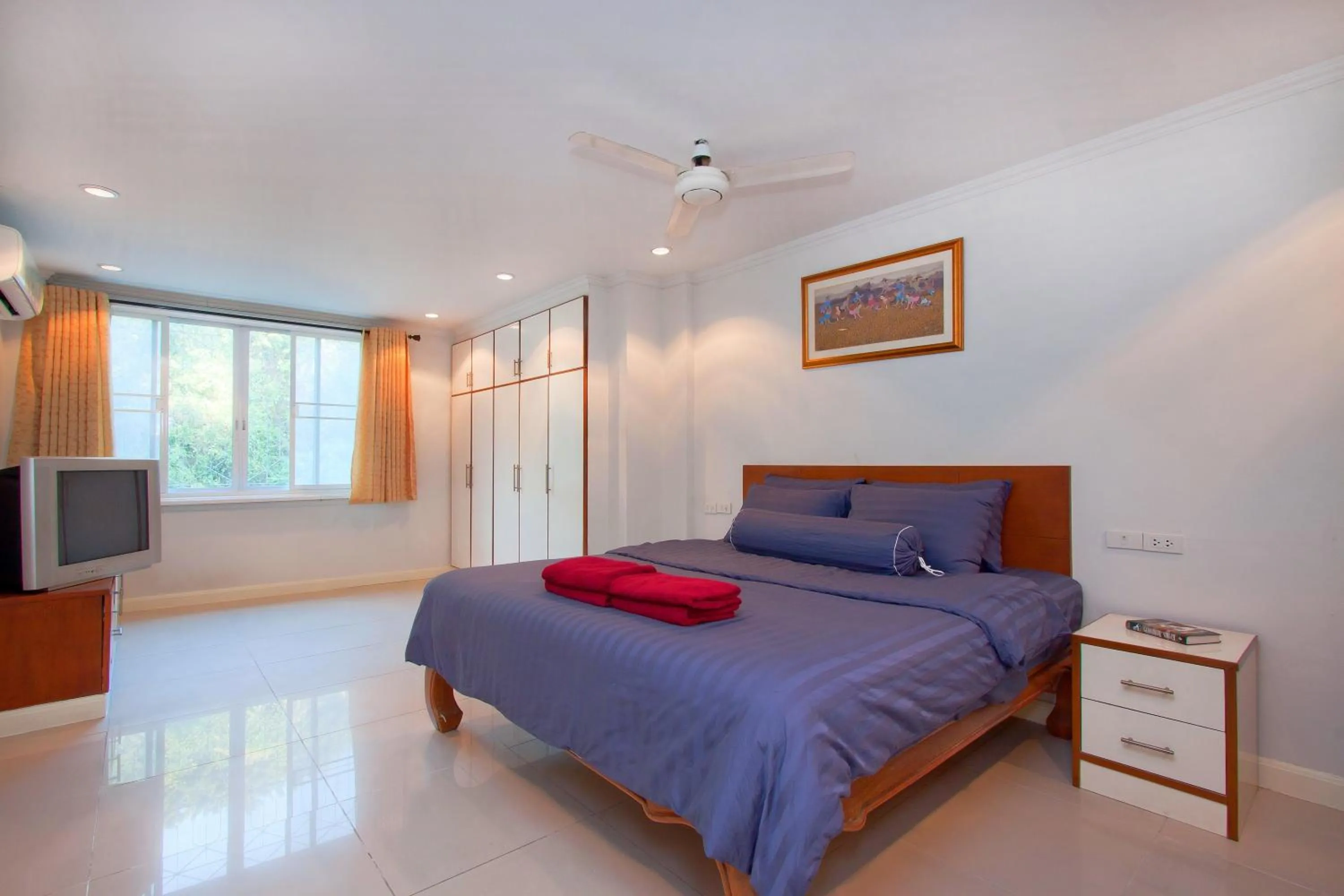 Bedroom, Bed in Argyle Apartments Pattaya