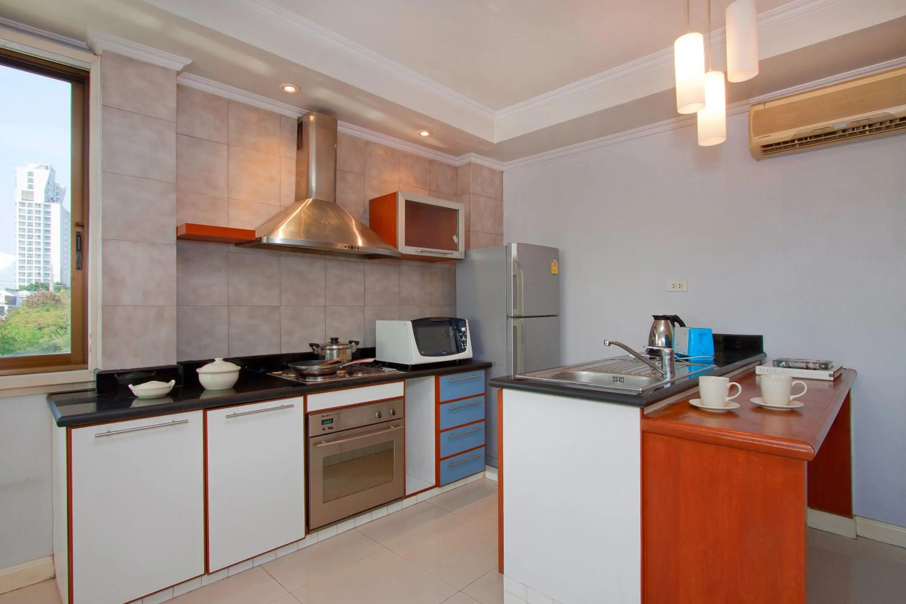 Kitchen or kitchenette in Argyle Apartments Pattaya