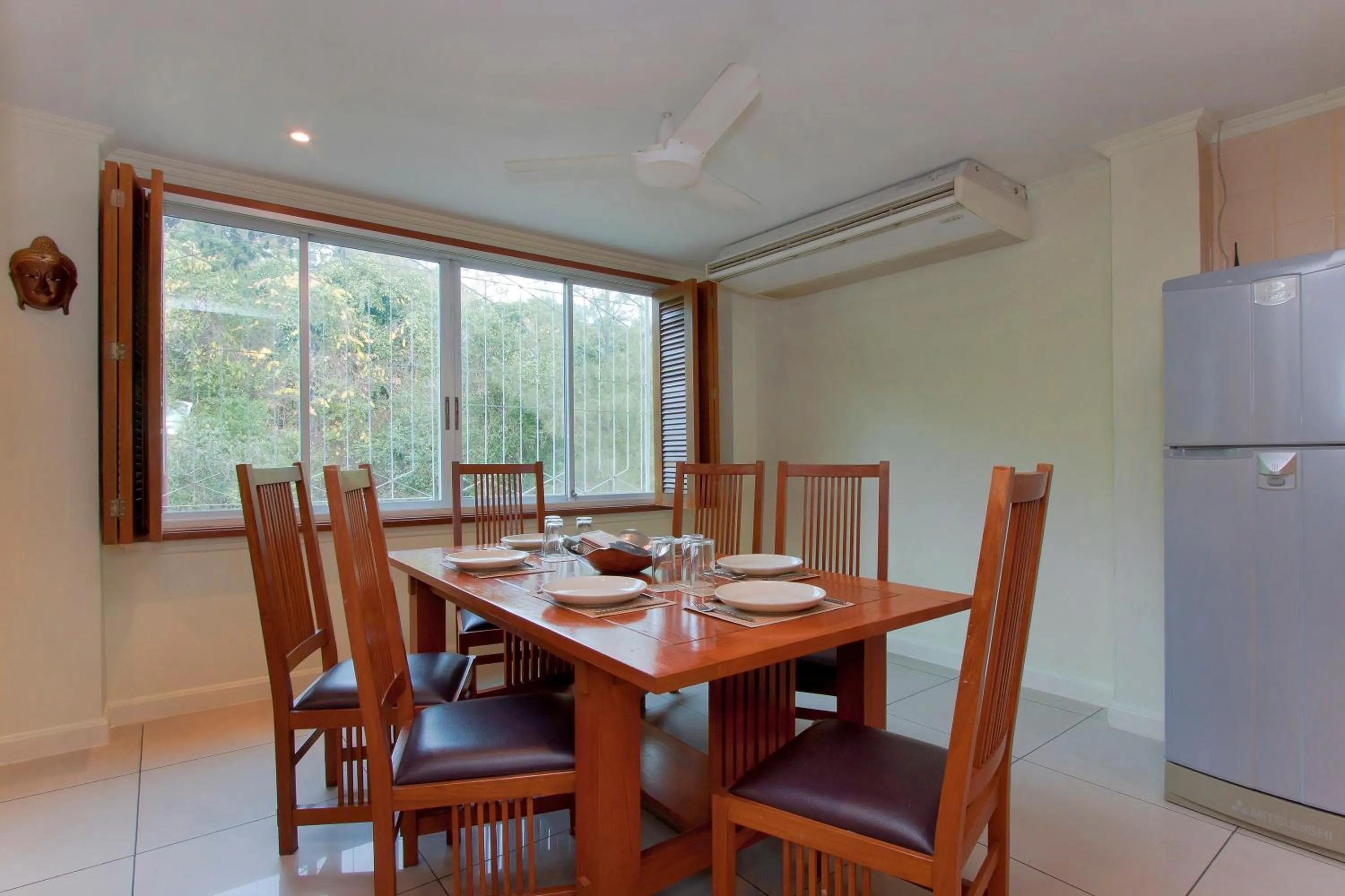 Dining area in Argyle Apartments Pattaya