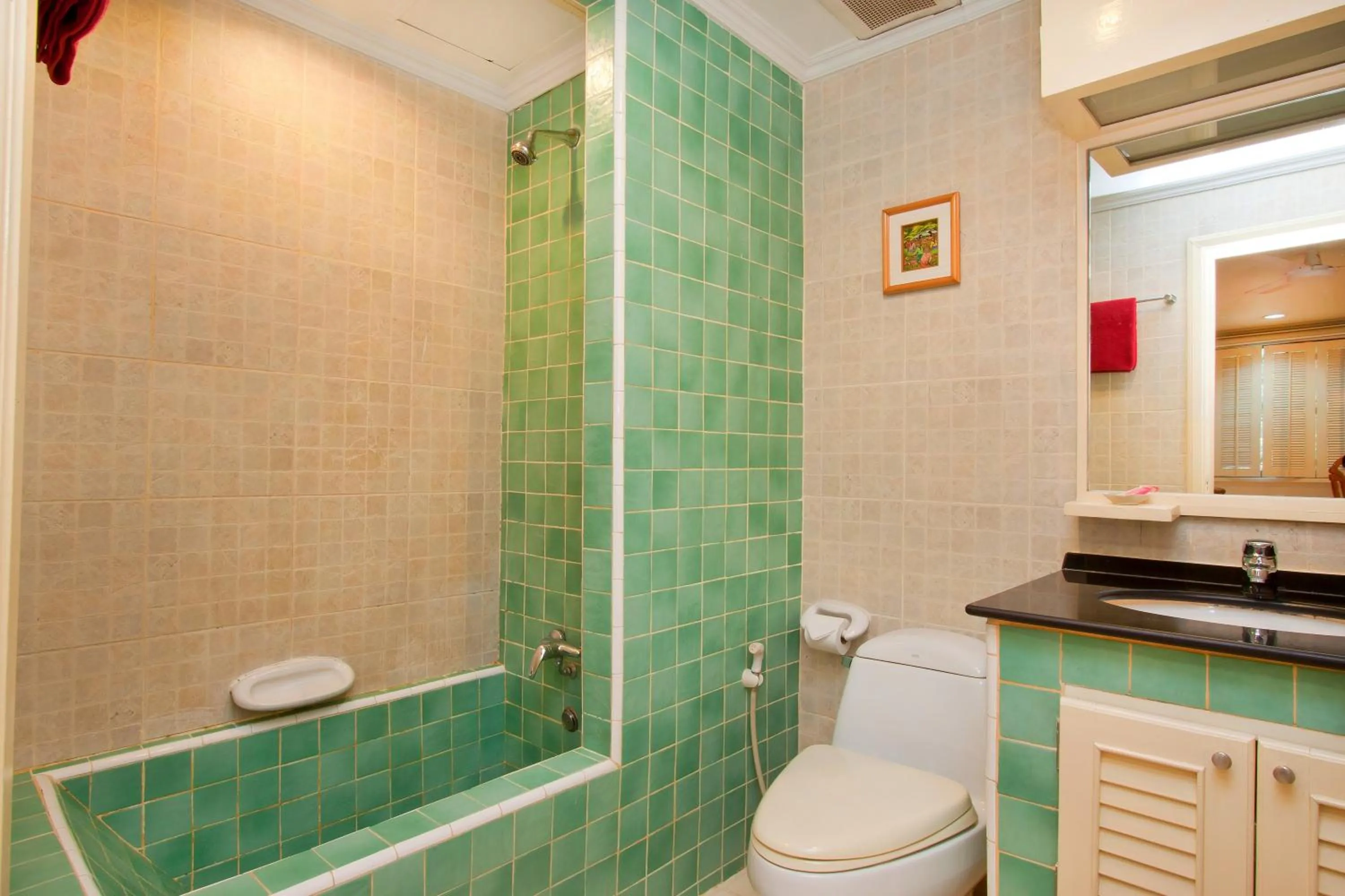 Bathroom in Argyle Apartments Pattaya