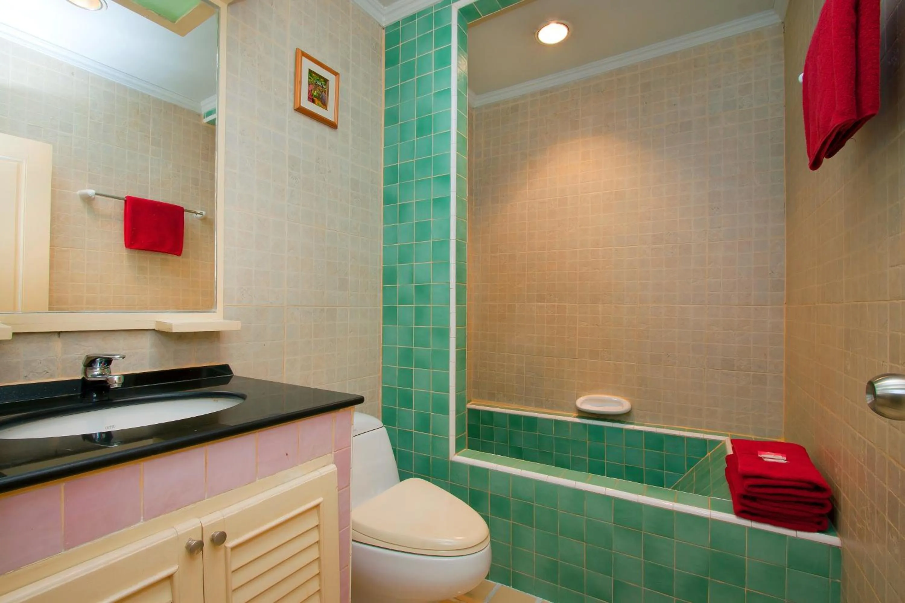 Bathroom in Argyle Apartments Pattaya