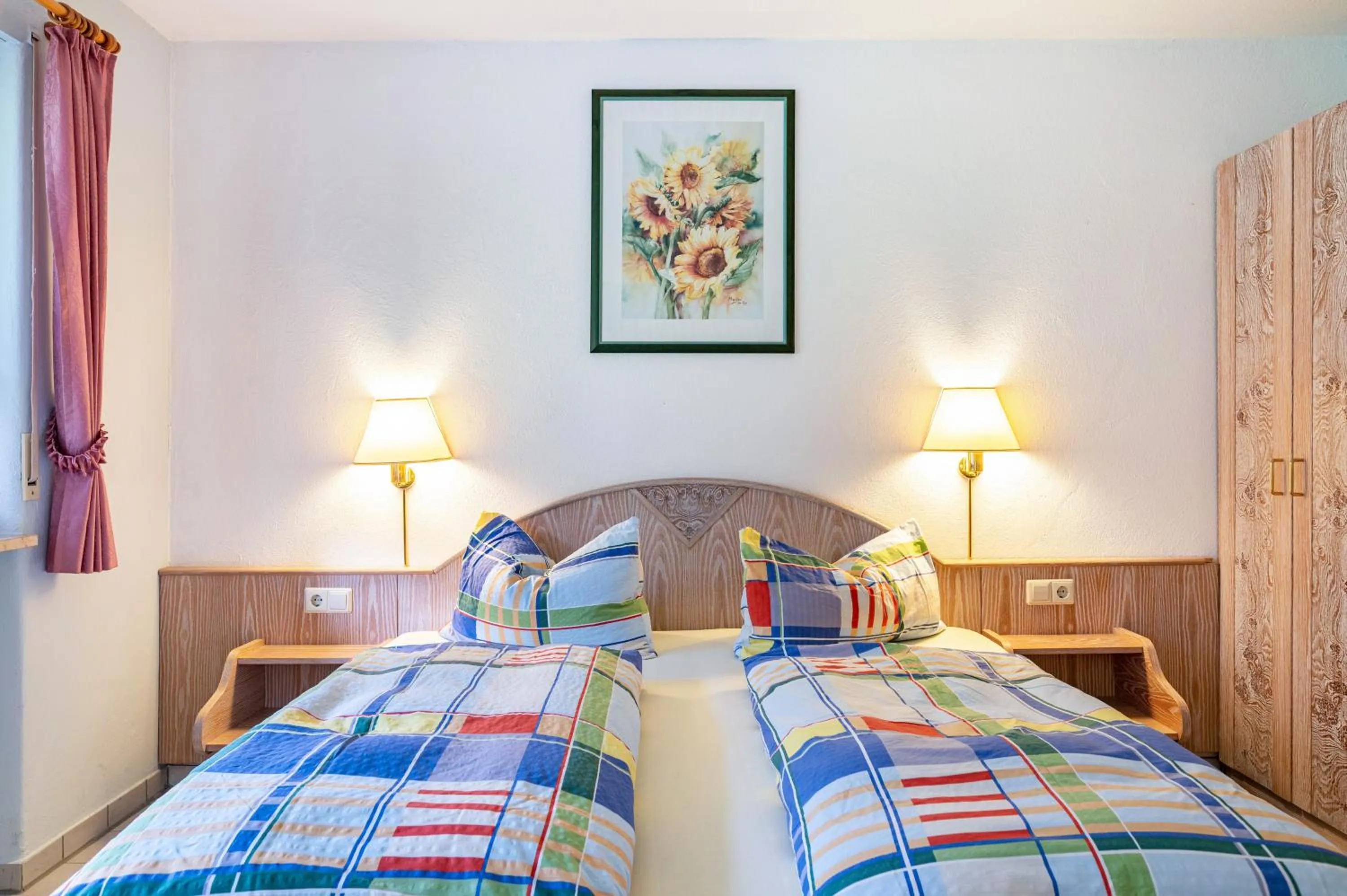 Living room, Bed in Gasthaus Zur Linde- Napf