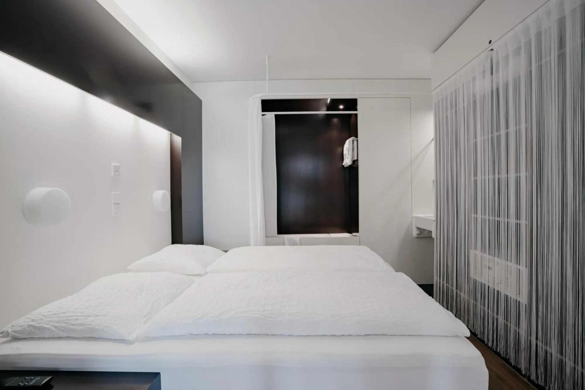 Bathroom, Bed in LAMA Appartement